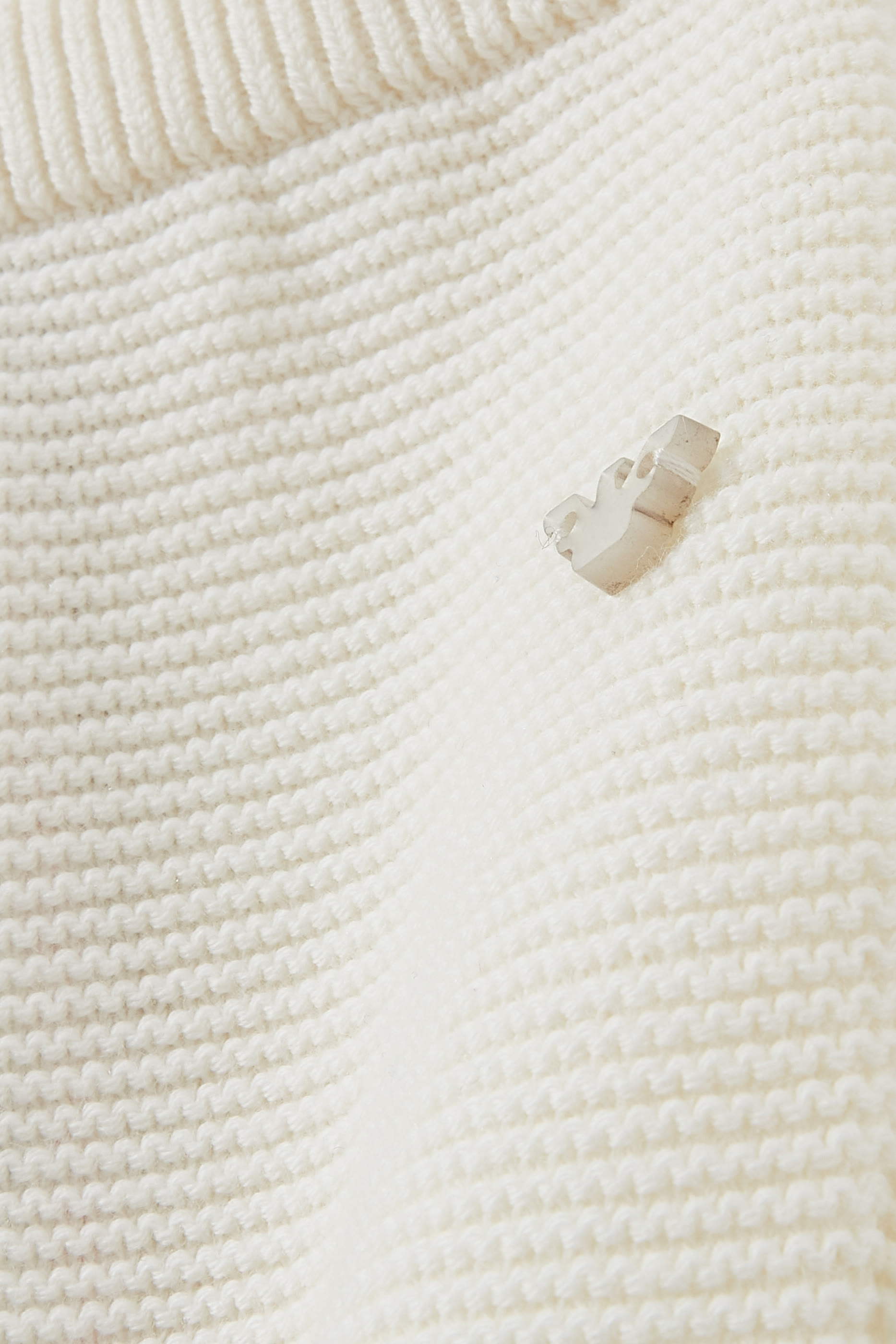 طقم كارديغان وبنطال بشعار الماركة