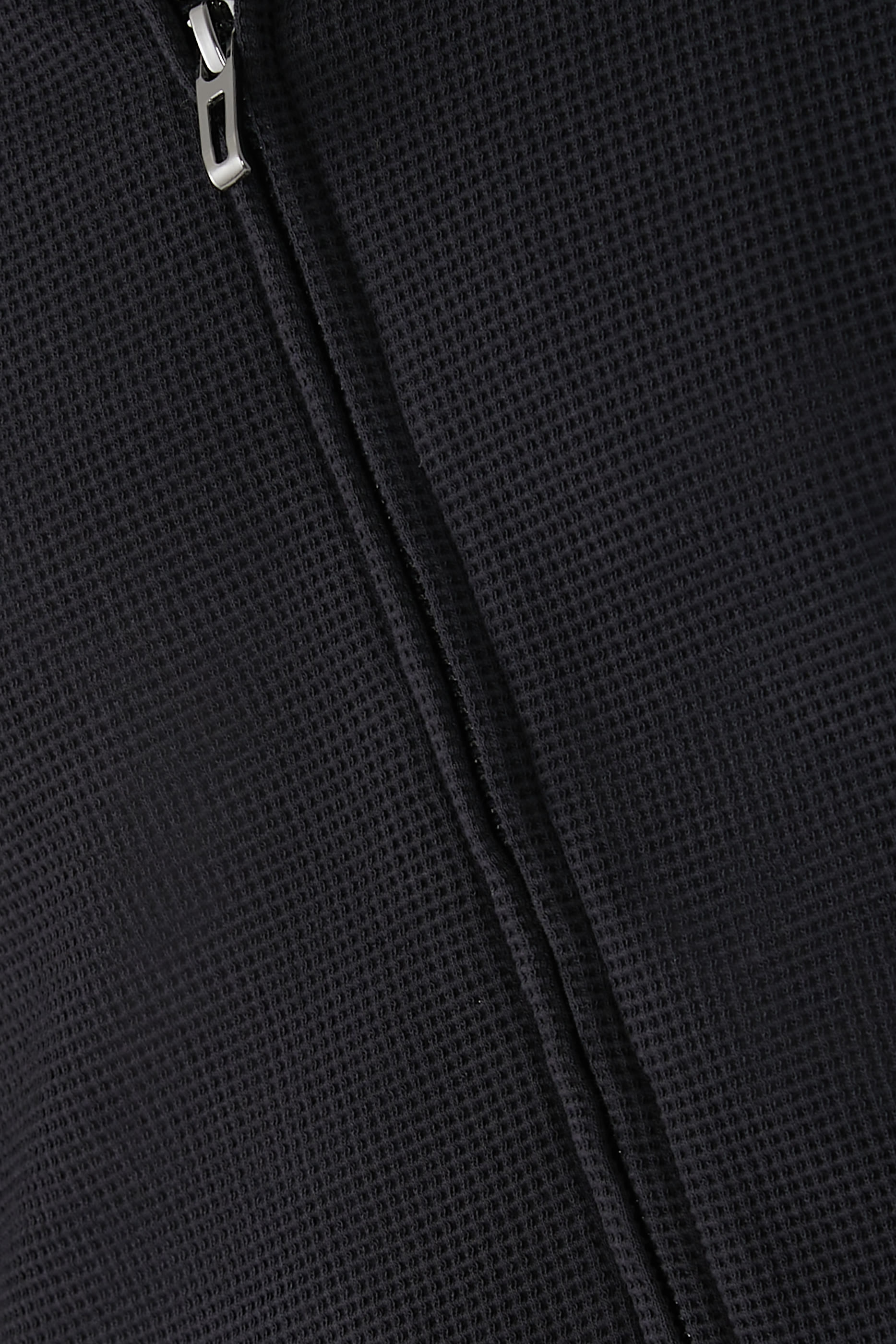 سويت شيرت بسحاب من تشكيلة السفر الأساسية