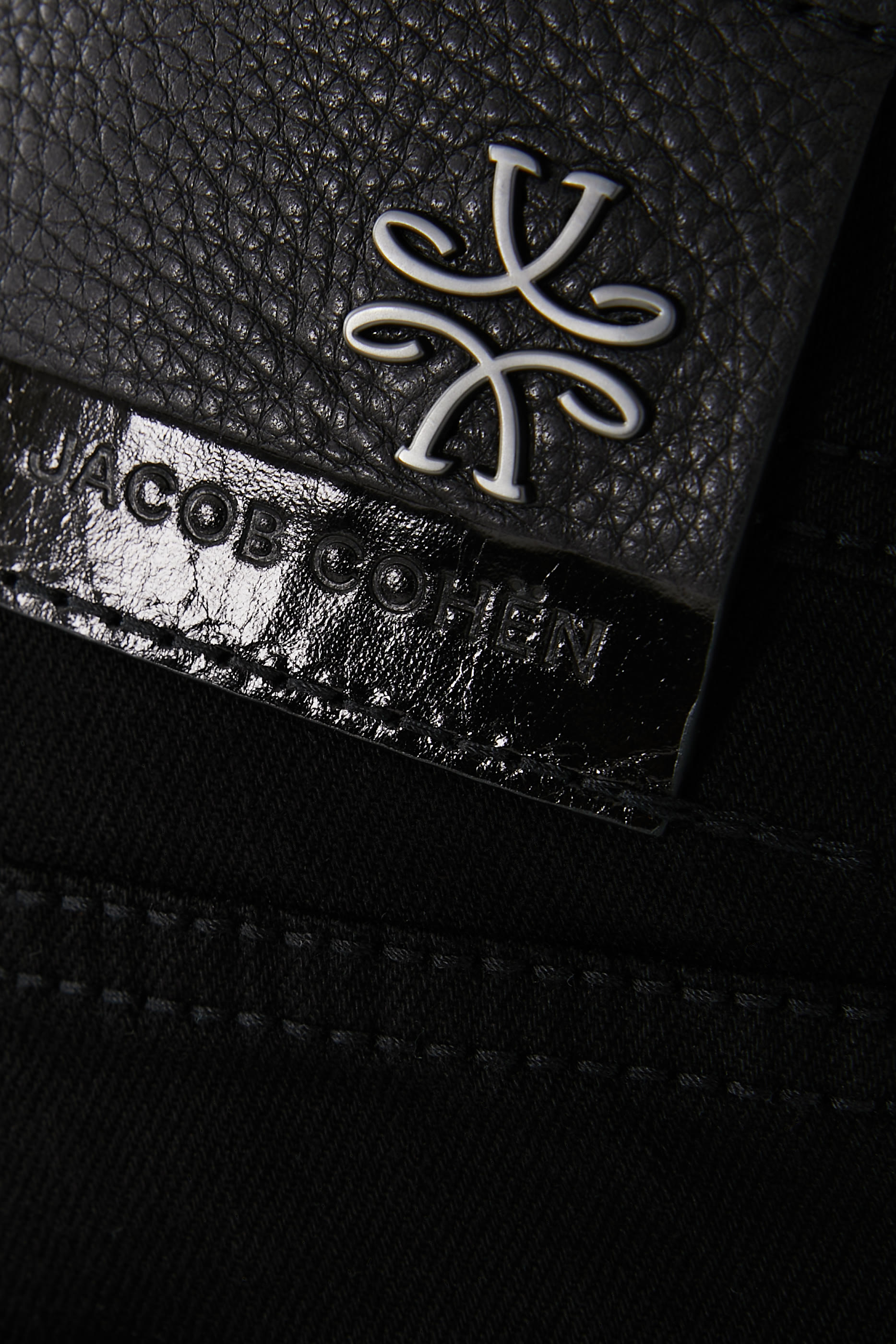 بنطال جينز نيك بقصة ضيقة