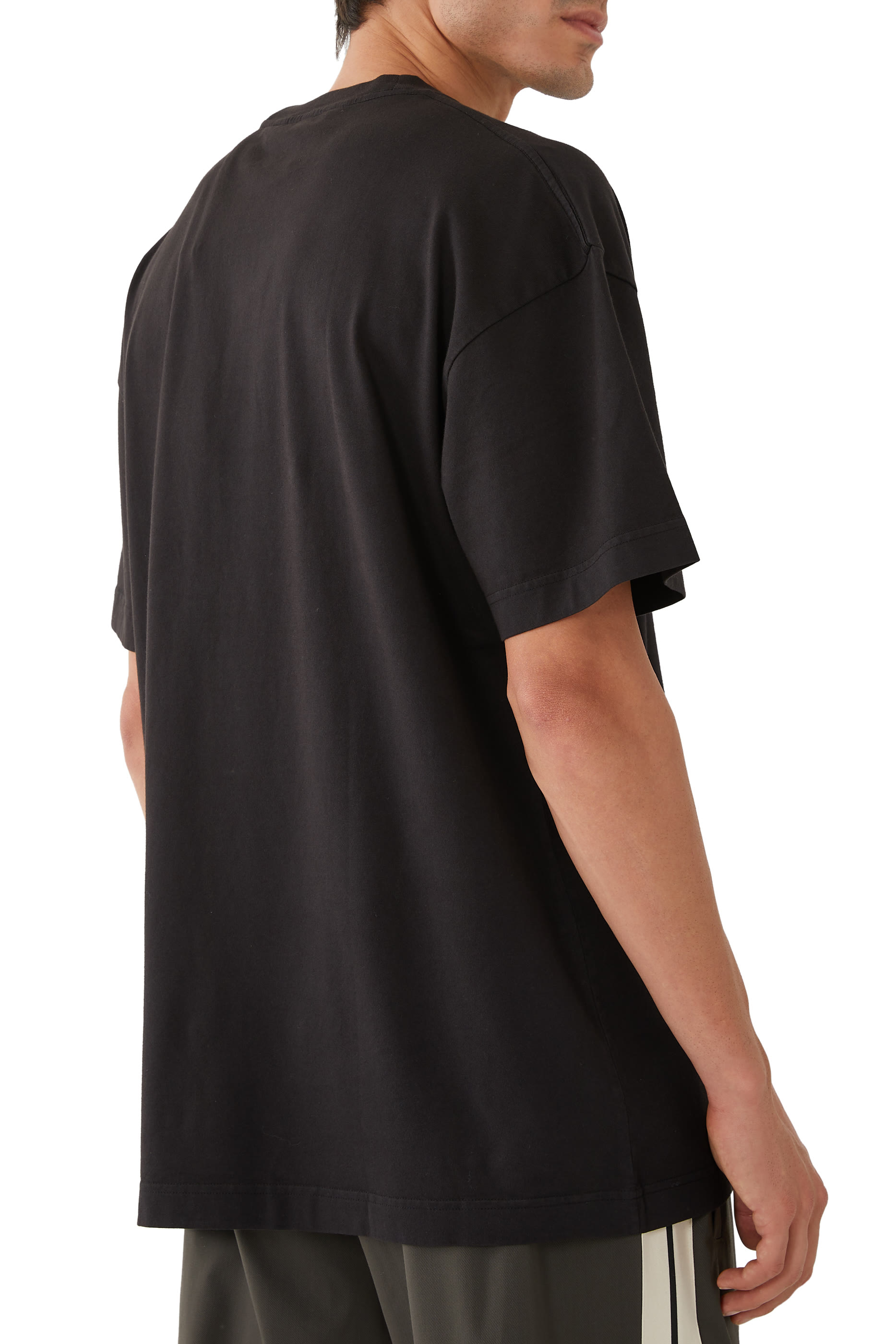 تيشيرت بتصميم جامعي