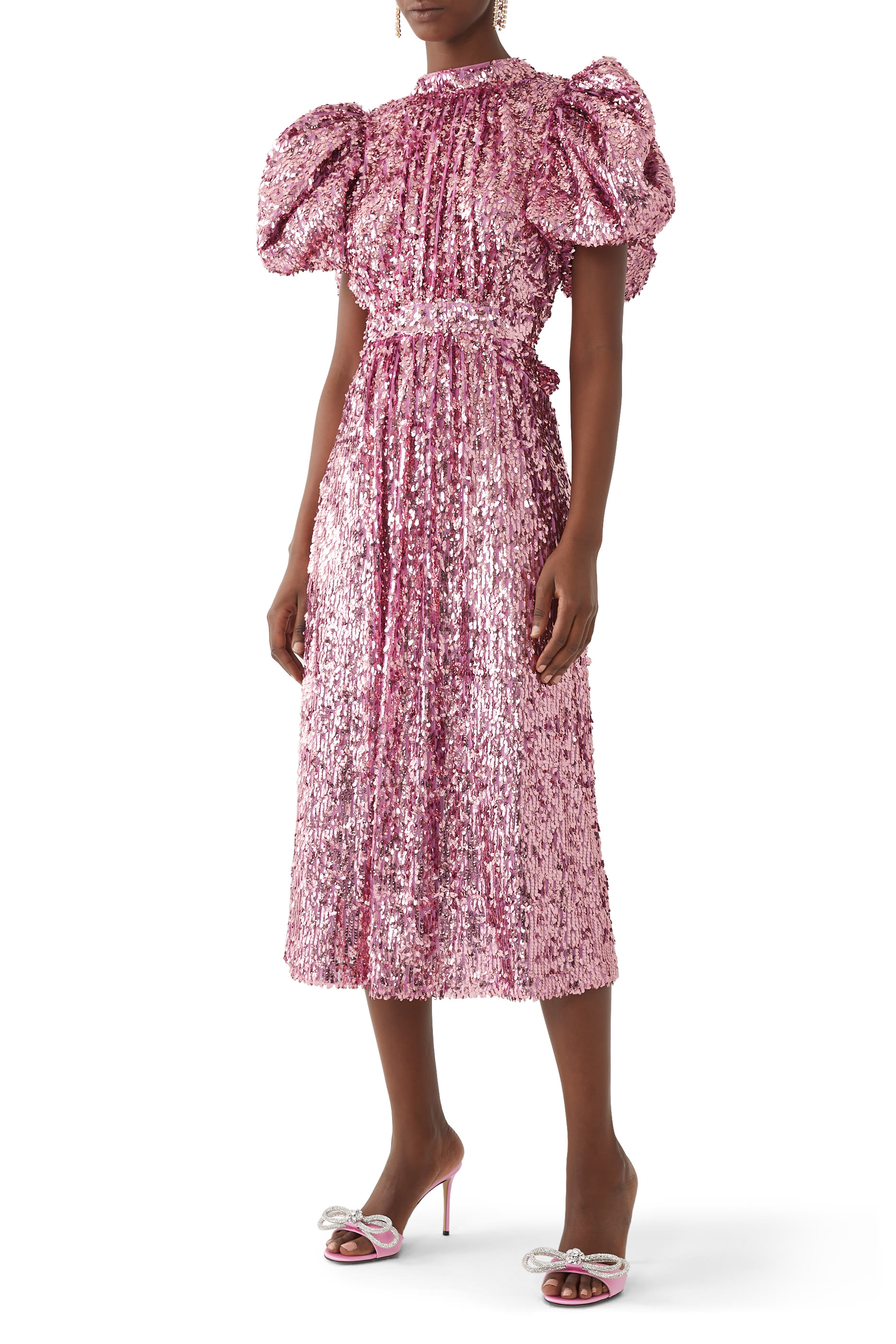 فستان بأكمام منفوخة مطرز بالترتر