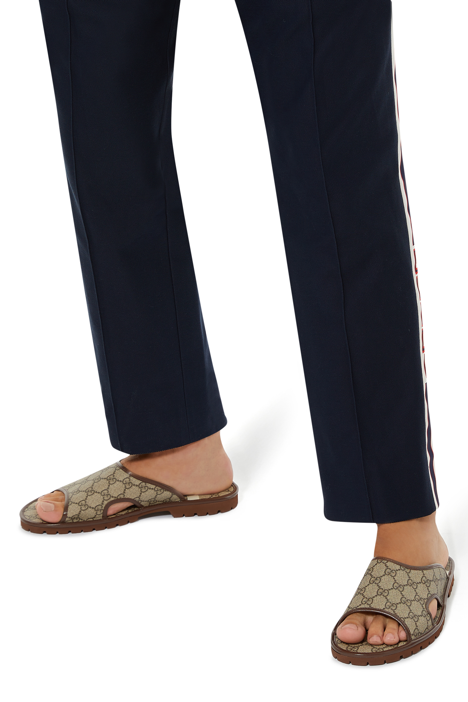 حذاء مفتوح سوبريم