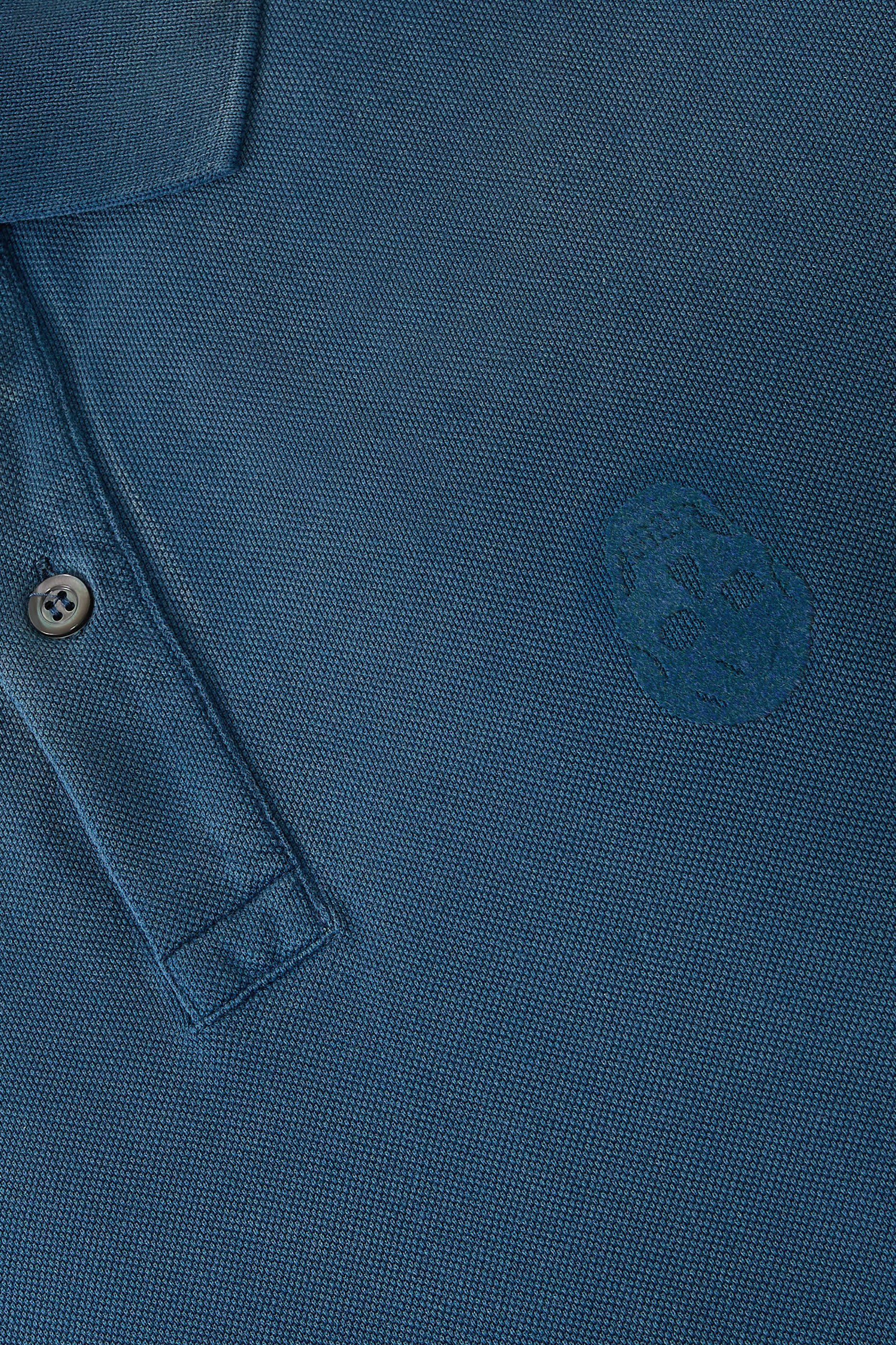 قميص بولو باهت بشعار الماركة