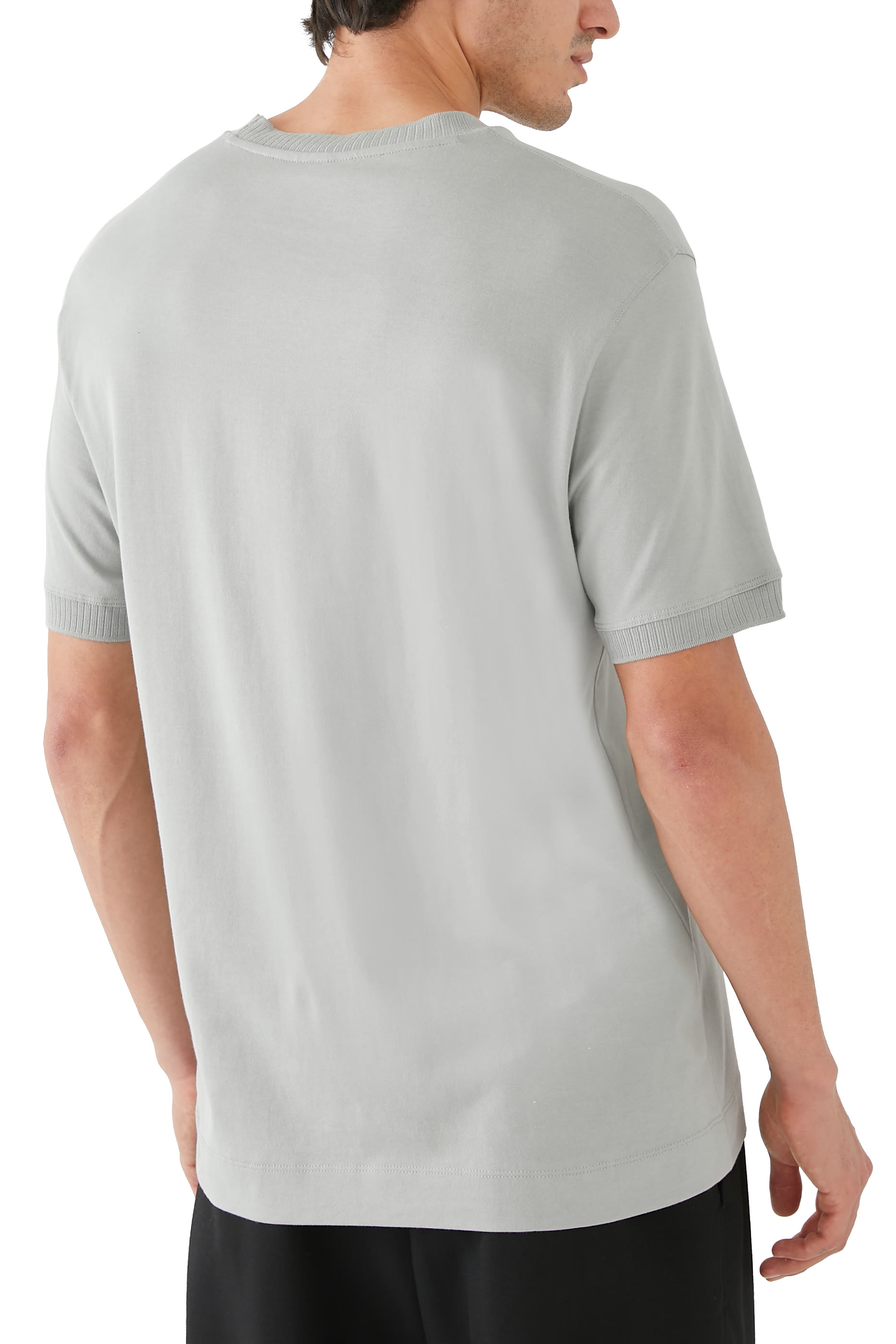 تيشيرت بشعار الماركة مضلع