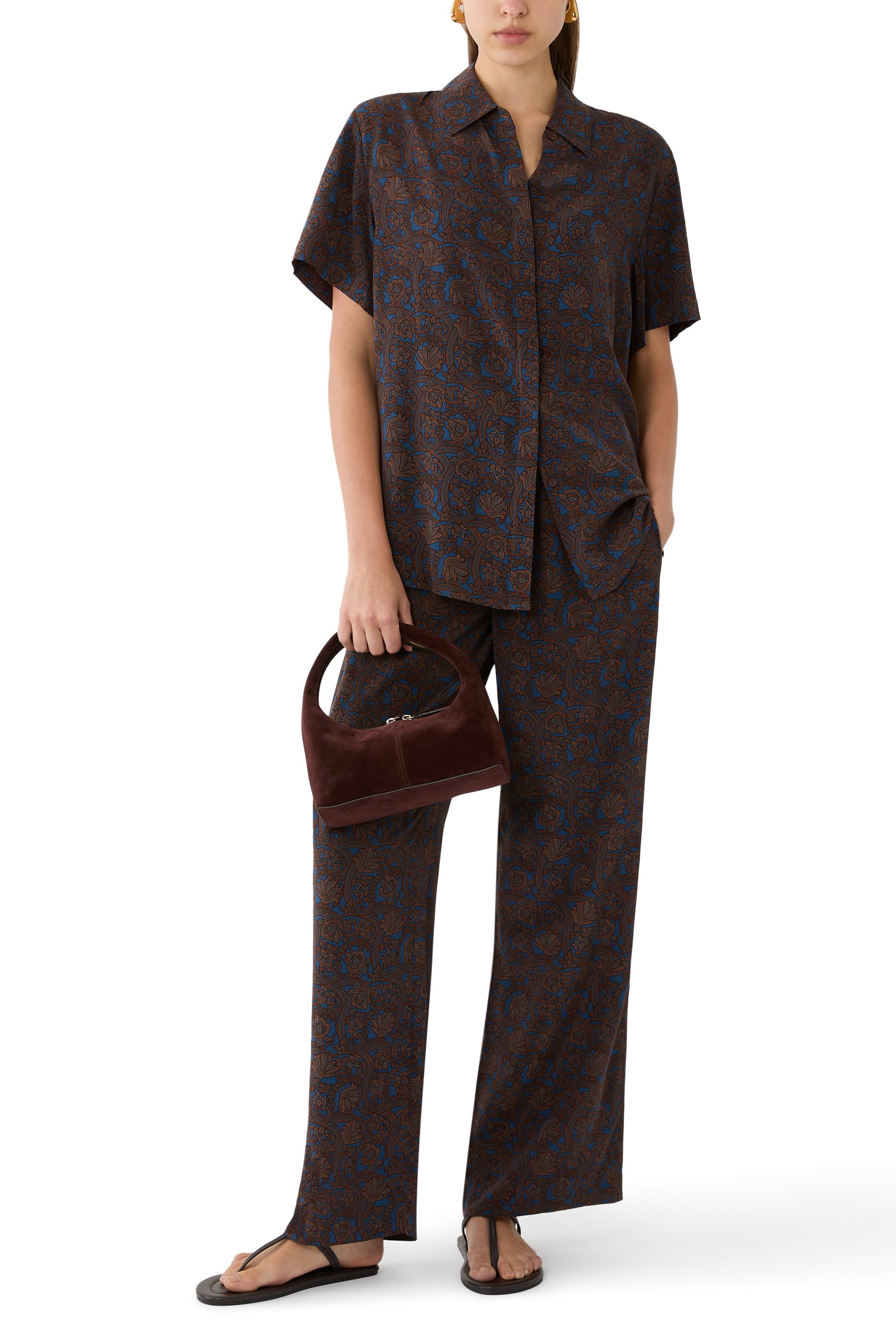 قميص بقصة فضفاضة بأكمام قصيرة