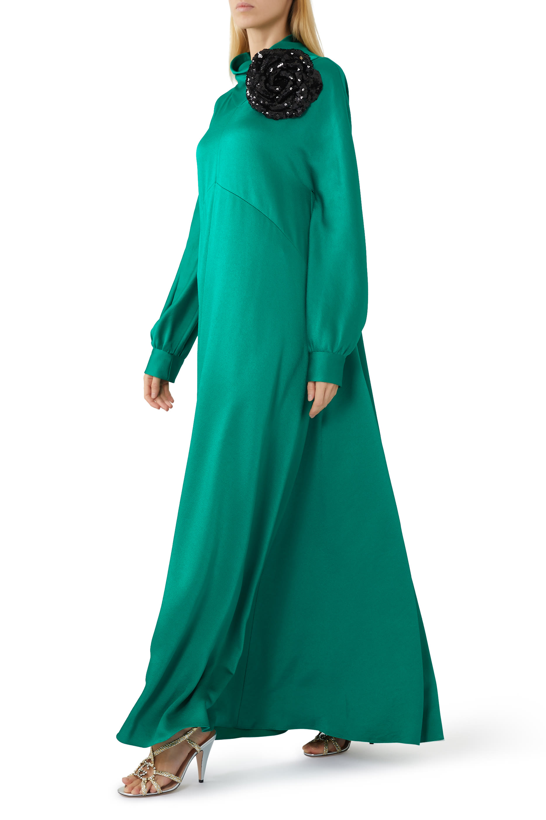 صندل نجوم 115 جلد مزين بشعار الماركة