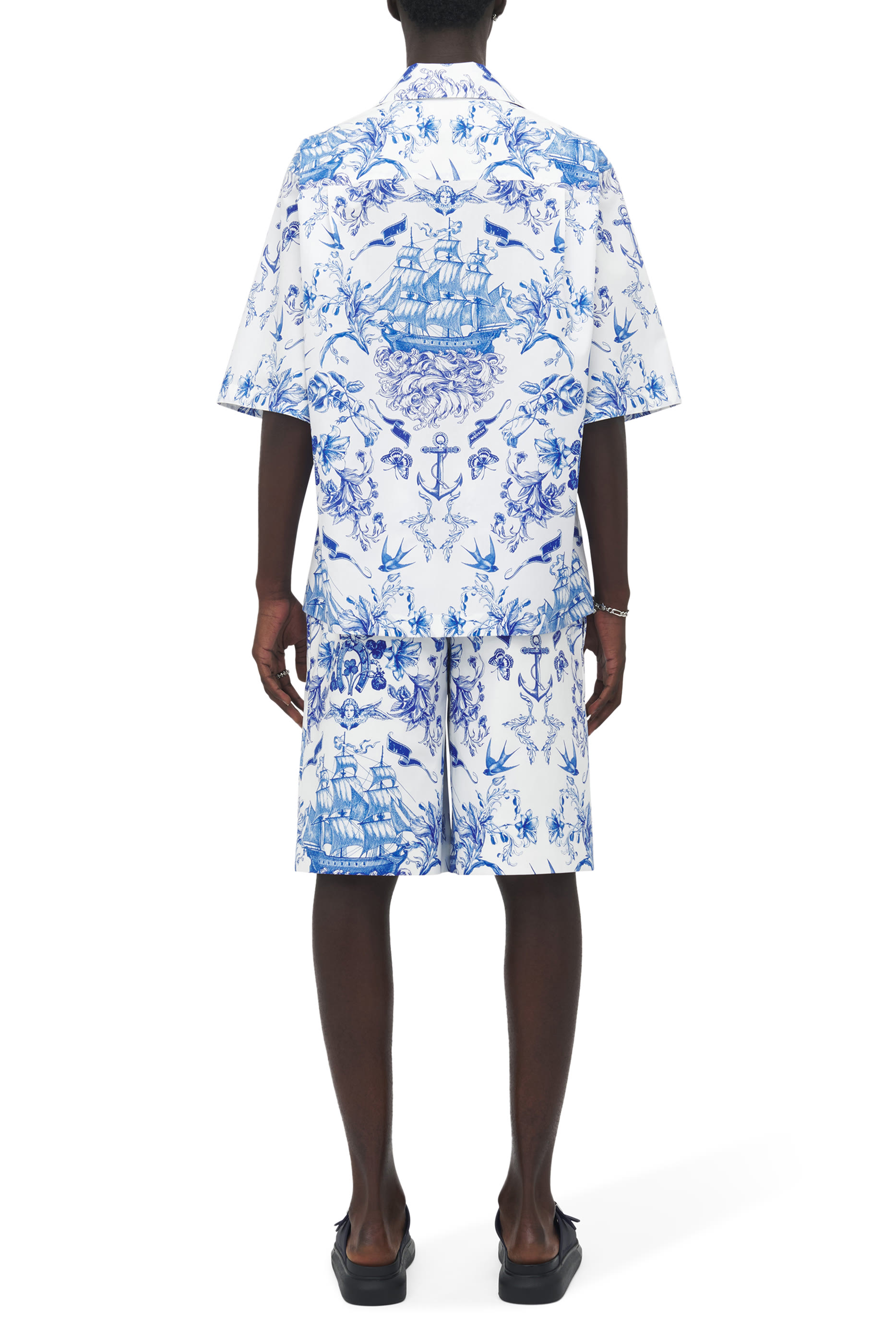 قميص هاوايان بقصة مربعة مزين بطبعات