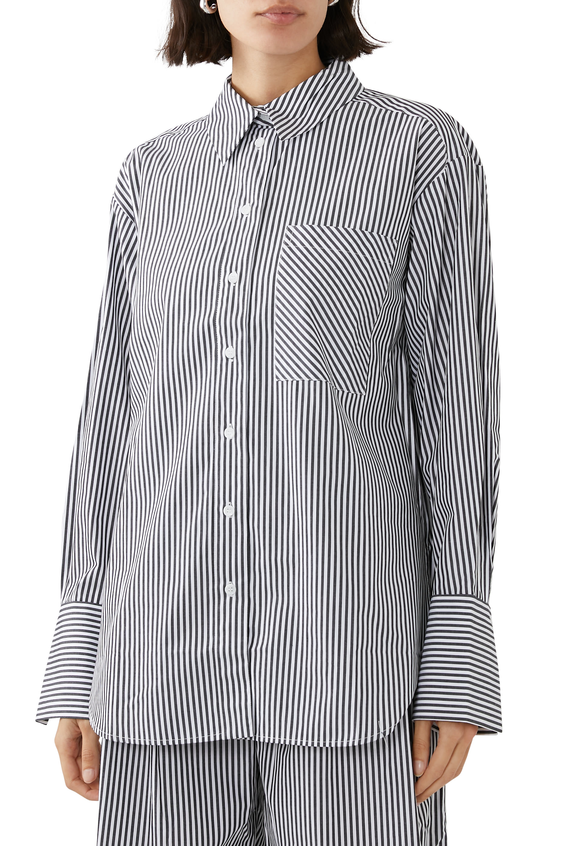 قميص بقصة فضفاضة