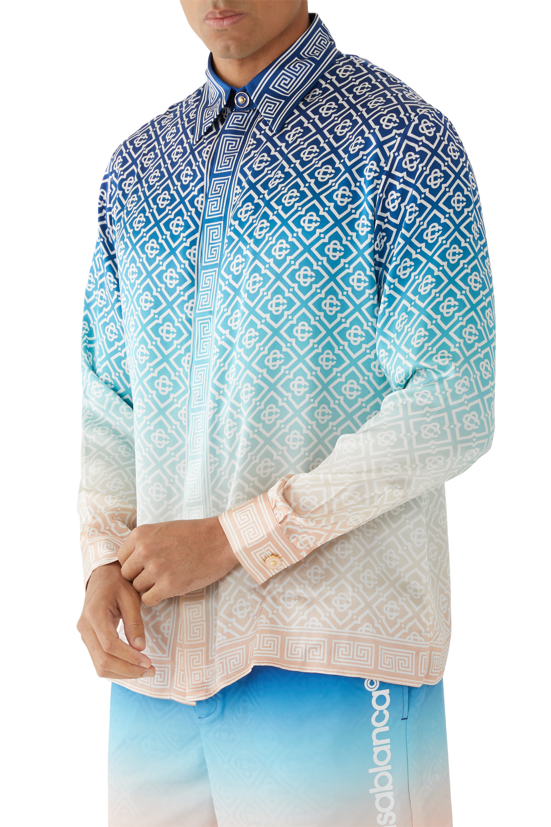 قميص بأكمام طويلة وياقة كلاسيكية