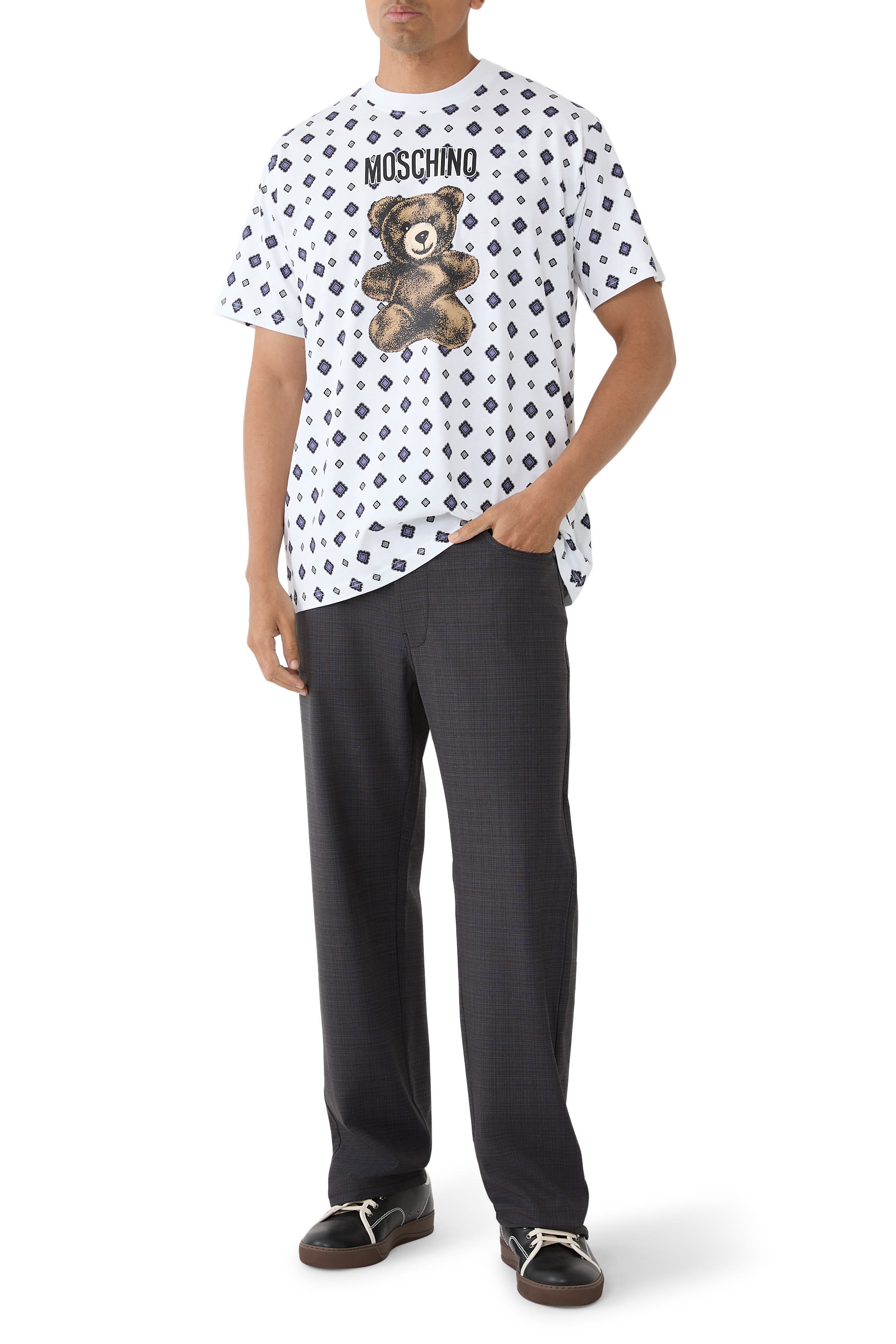 تيشيرت بأكمام قصيرة