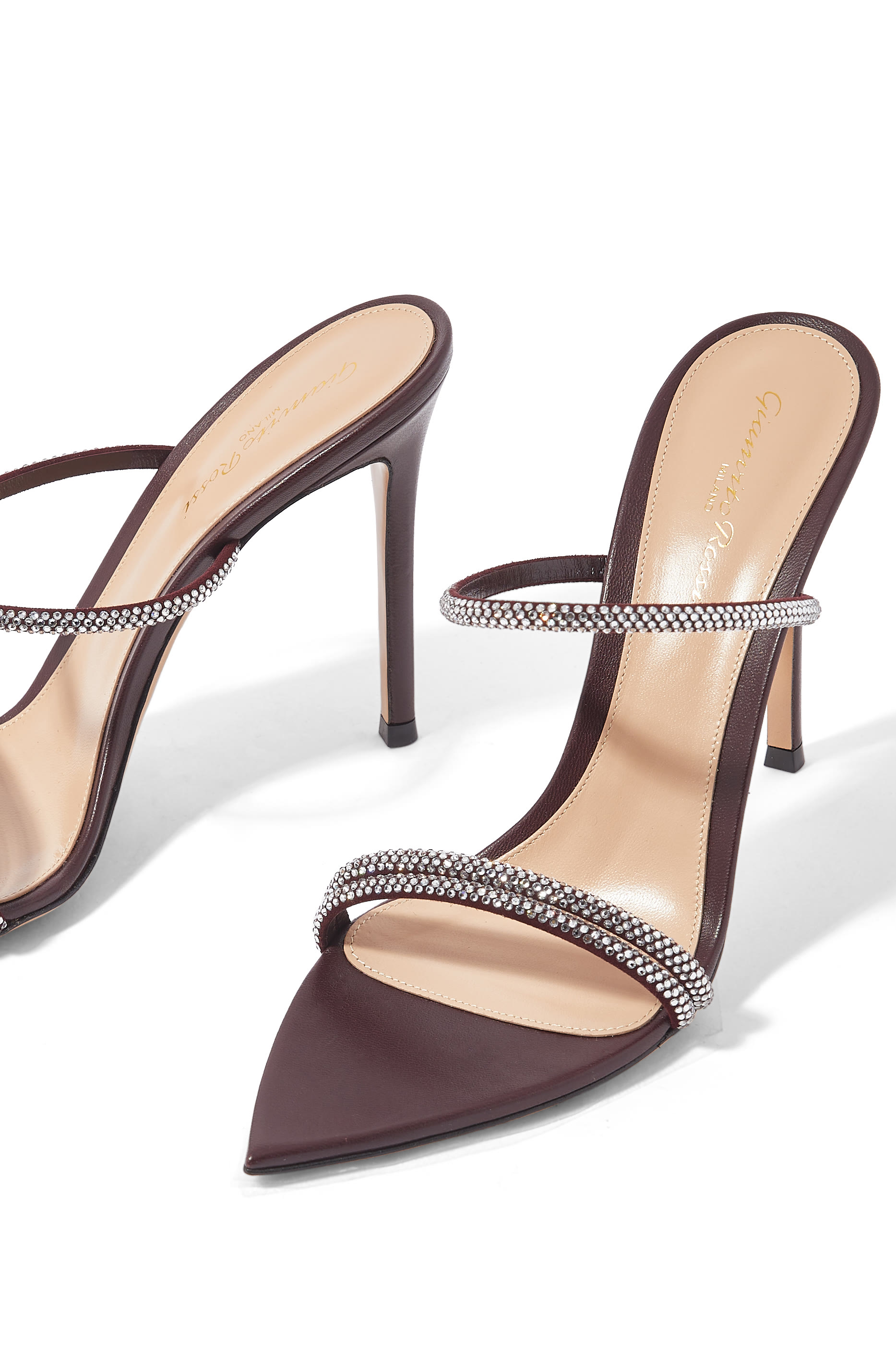 حذاء كان 105 مفتوح من الخلف بسيور مزوجة مرصعة بأحجار جلد