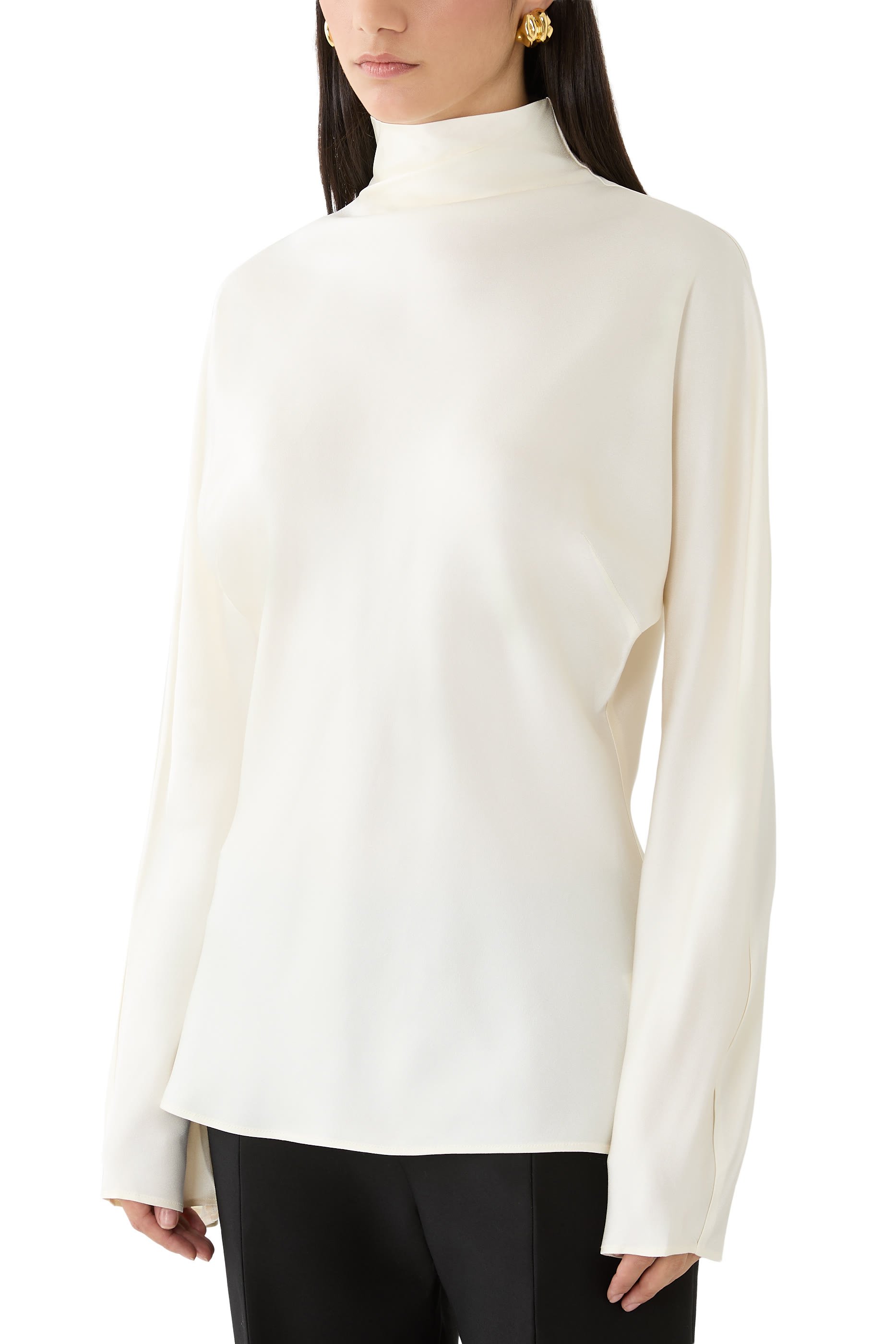 بلوزة بخصر ضيق ساتان