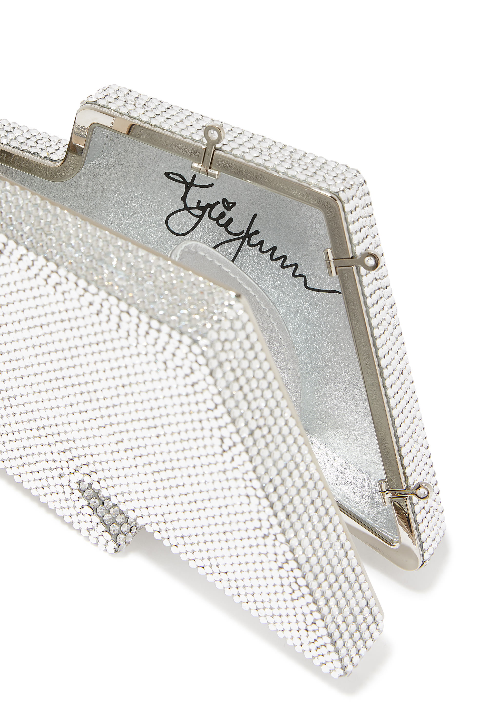 كلاتش كايلي بتصميم برق