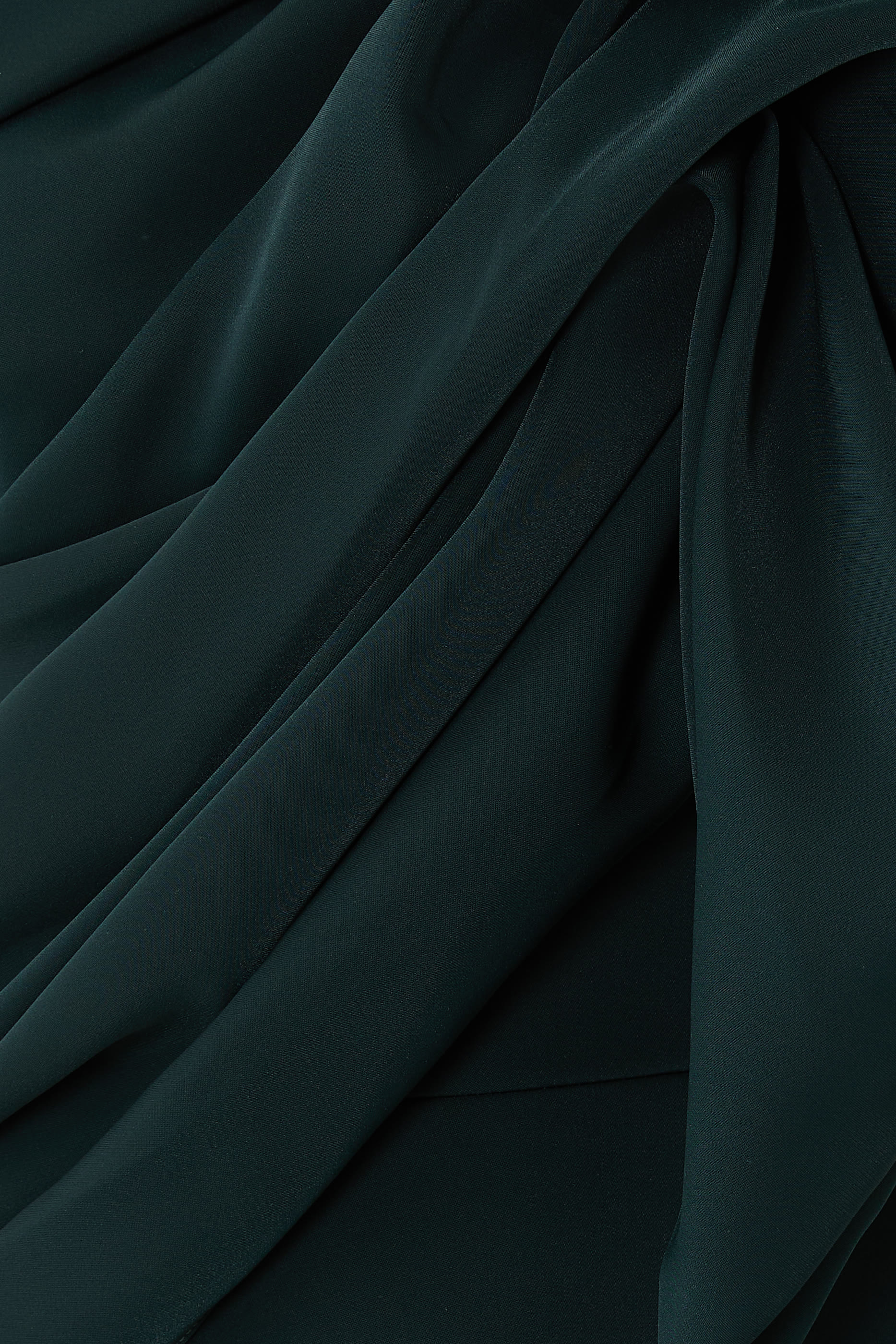 فستان سهرة بقصة ضيقة وصدرية بلا حمالات بكشكش