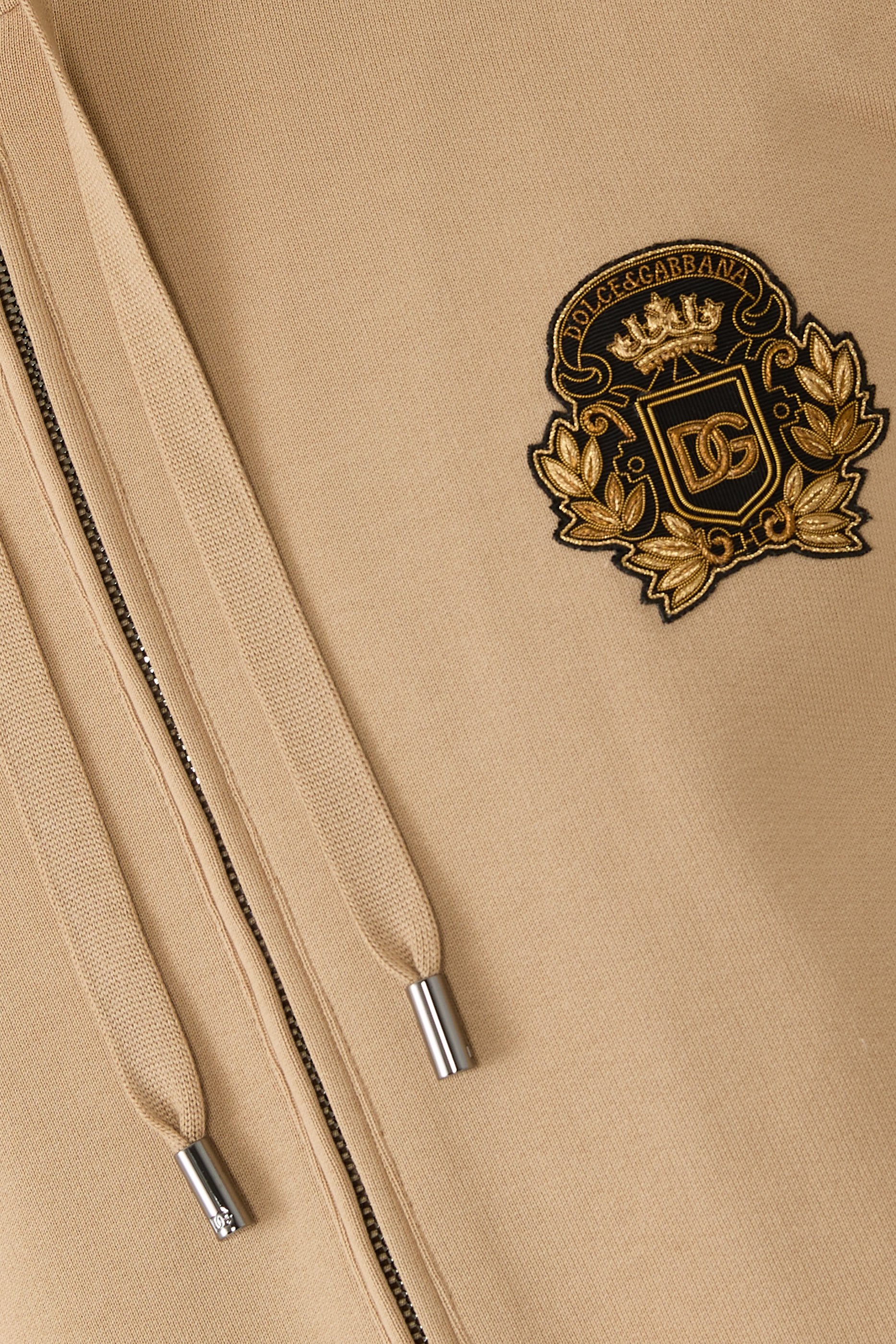 سويت شيرت برقعة شعار الماركة بتصميم دروع فروسية