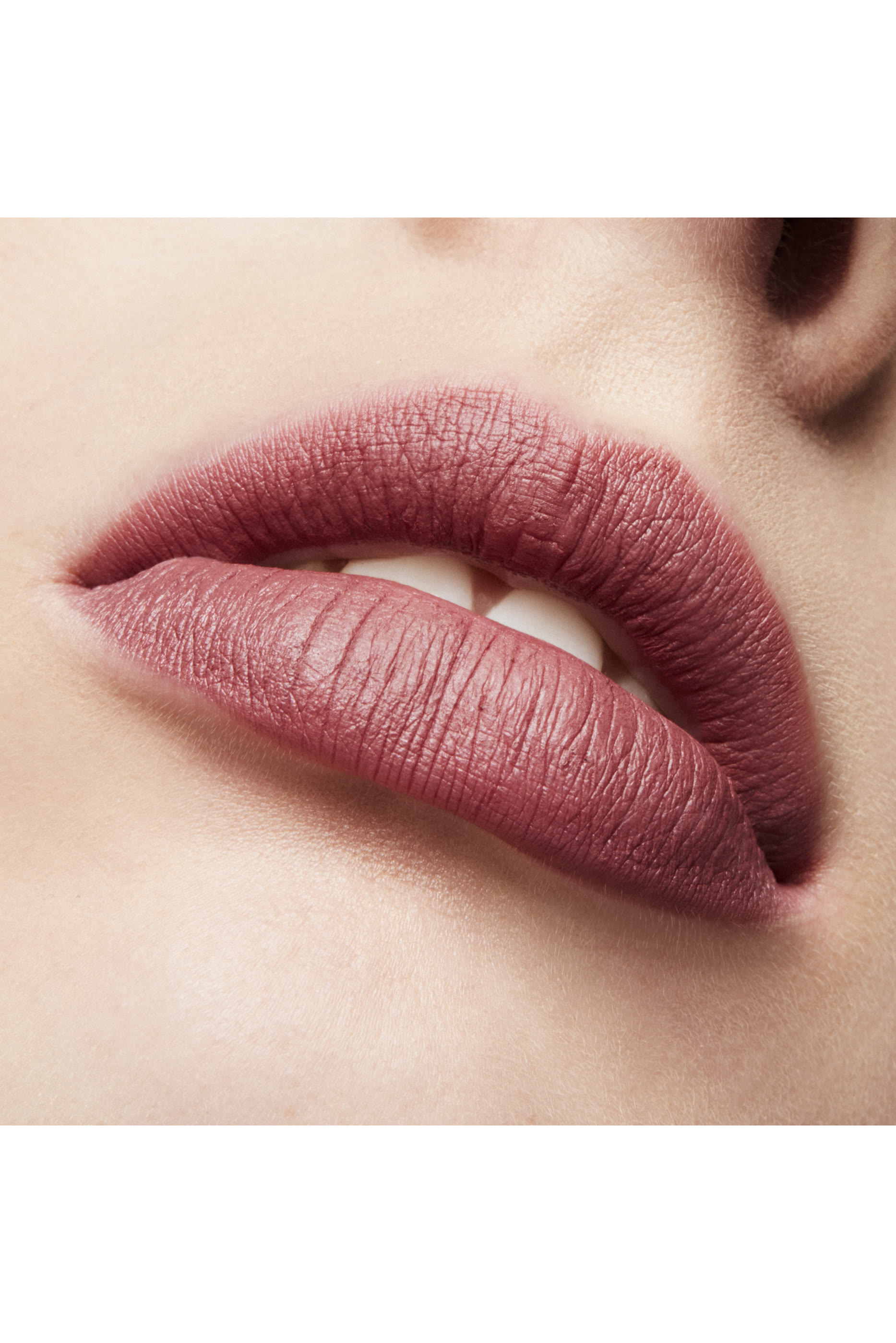 أحمر شفاه غير لامع