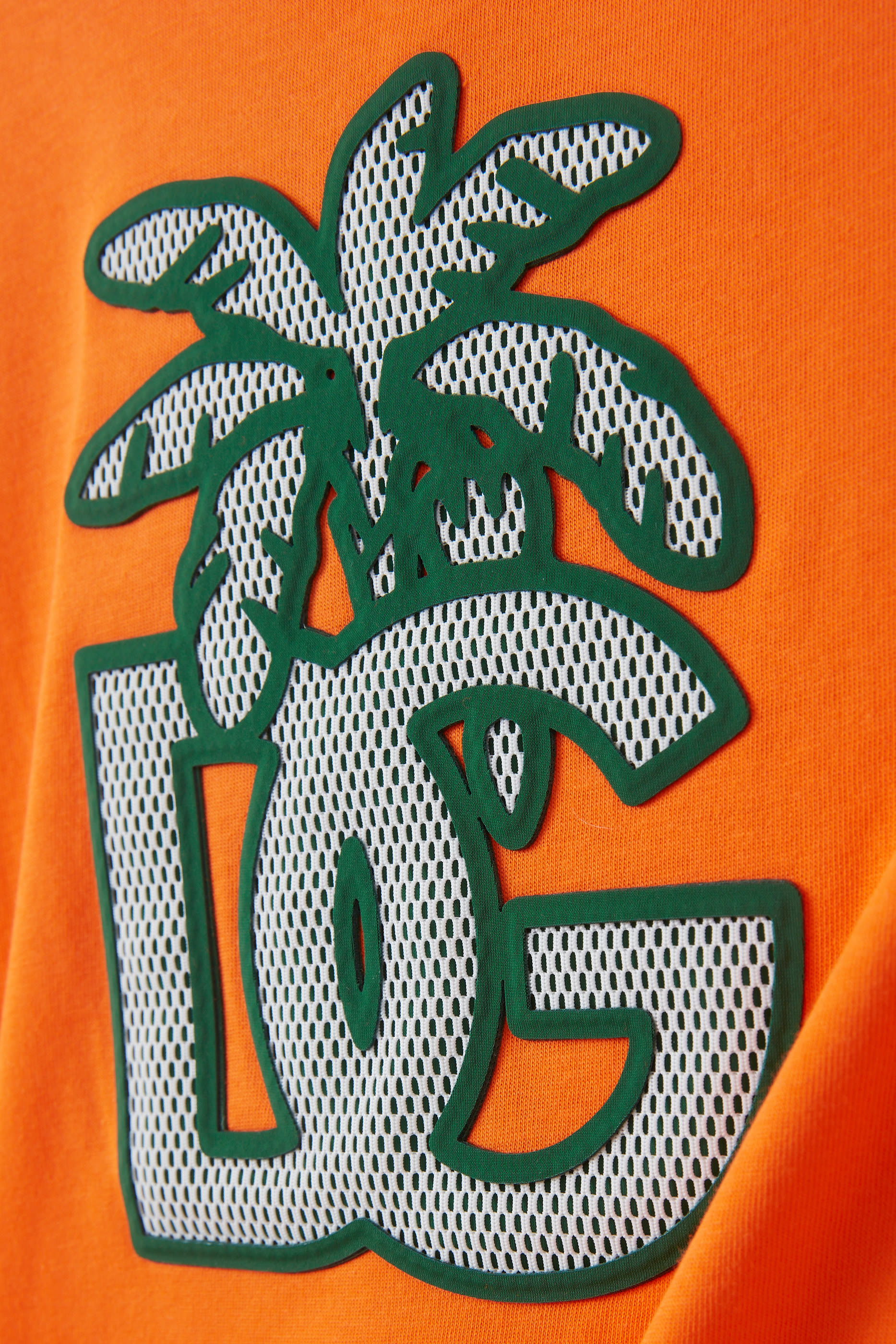 تيشيرت بطبعة شعار الماركة للأطفال