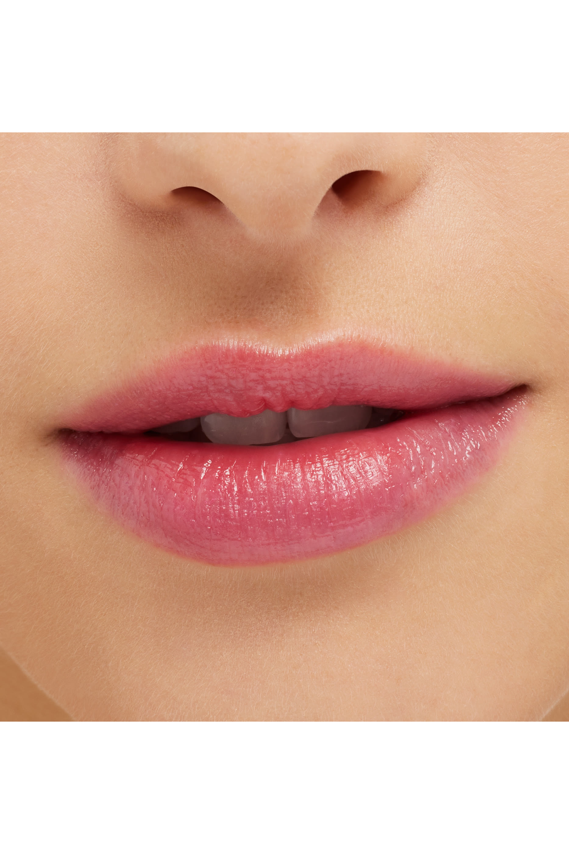 مرطب شفاه جلو بلاي