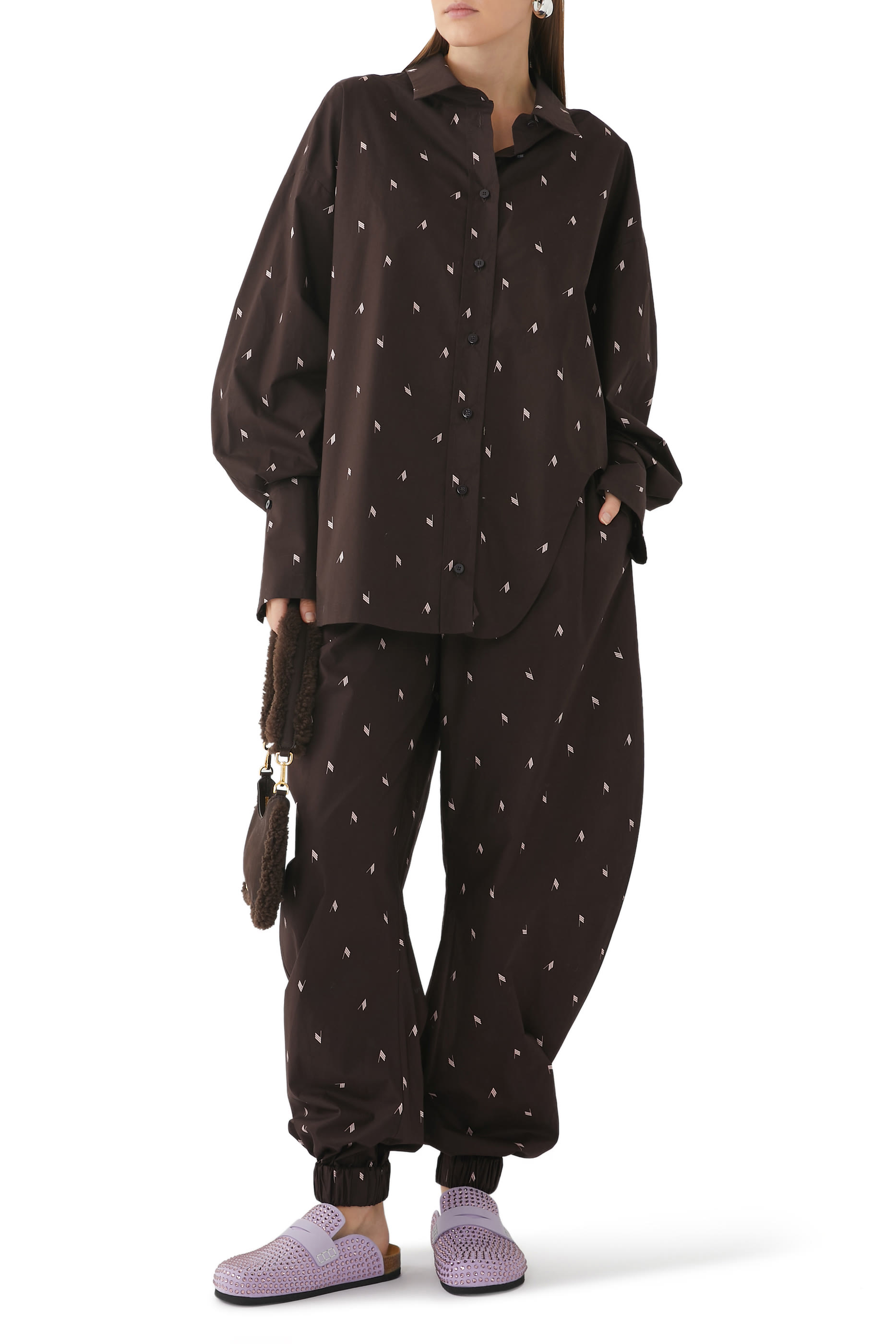 بنطال طويل بطبعة شعار الماركة