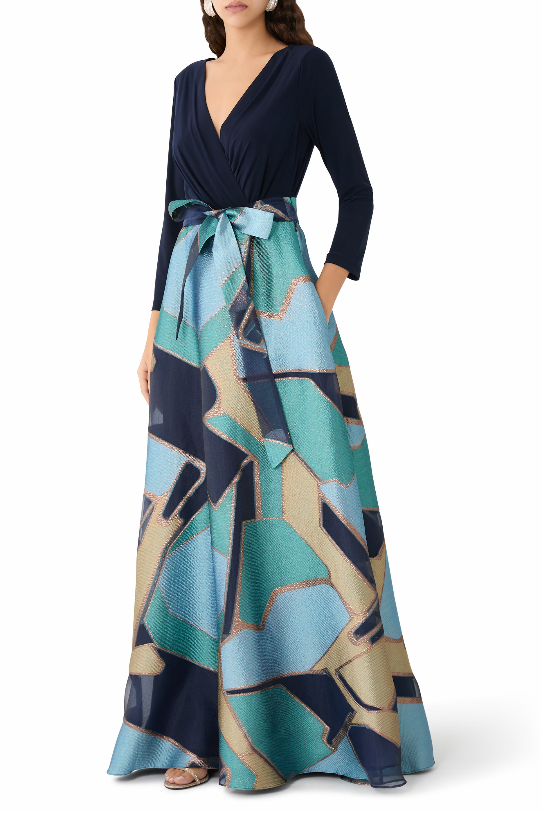 فستان سهرة بنقشة هندسية