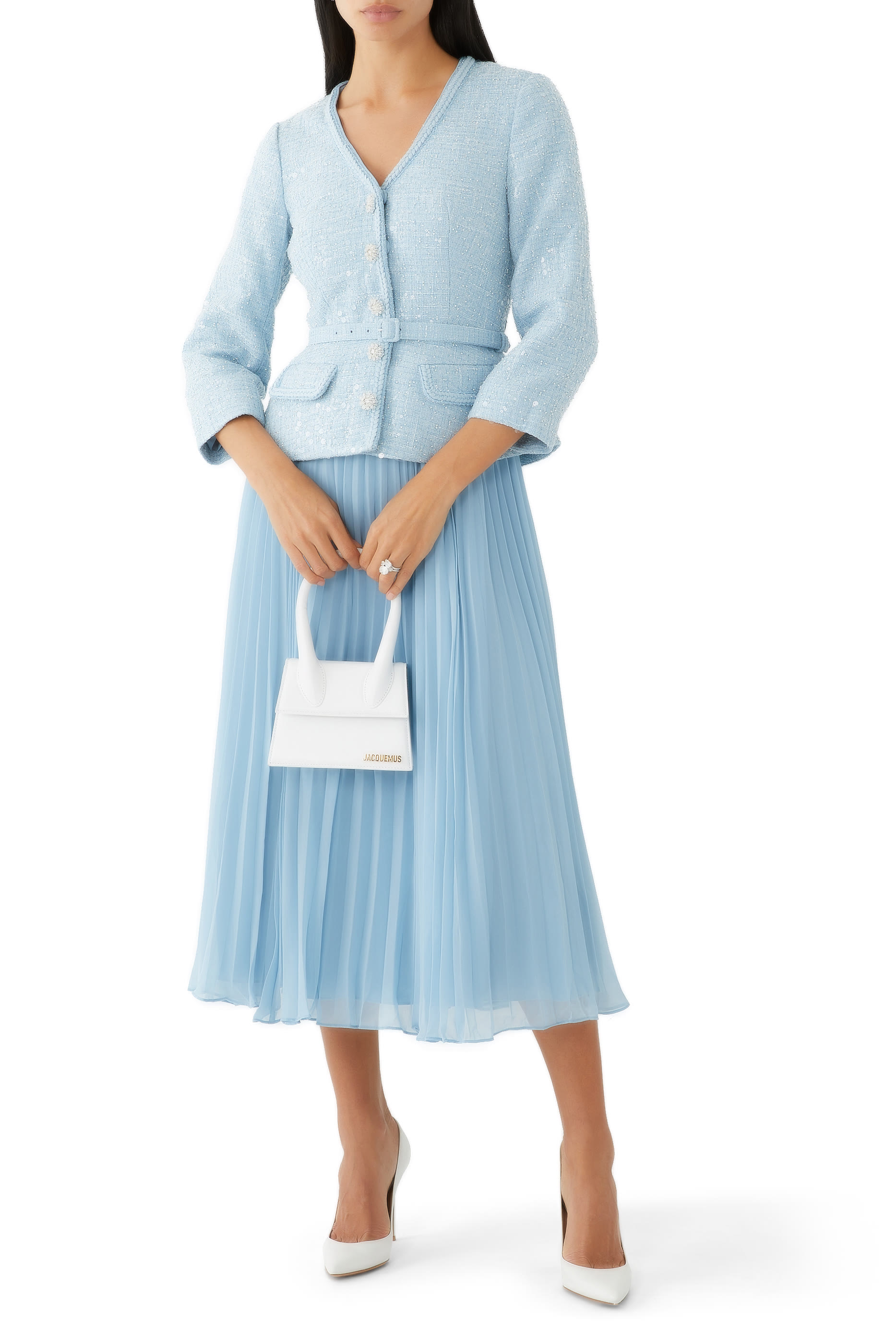 فستان بوكليه بقصة مناسبة للجسم متوسطة الطول مطرز بالترتر