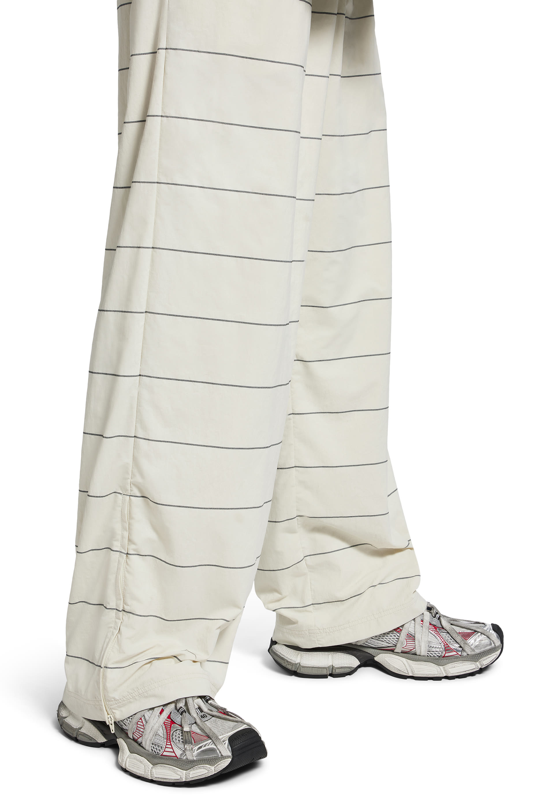 سنيكرز بأربطة كبيرة 3XL مزين بشعار الماركة للرجال 