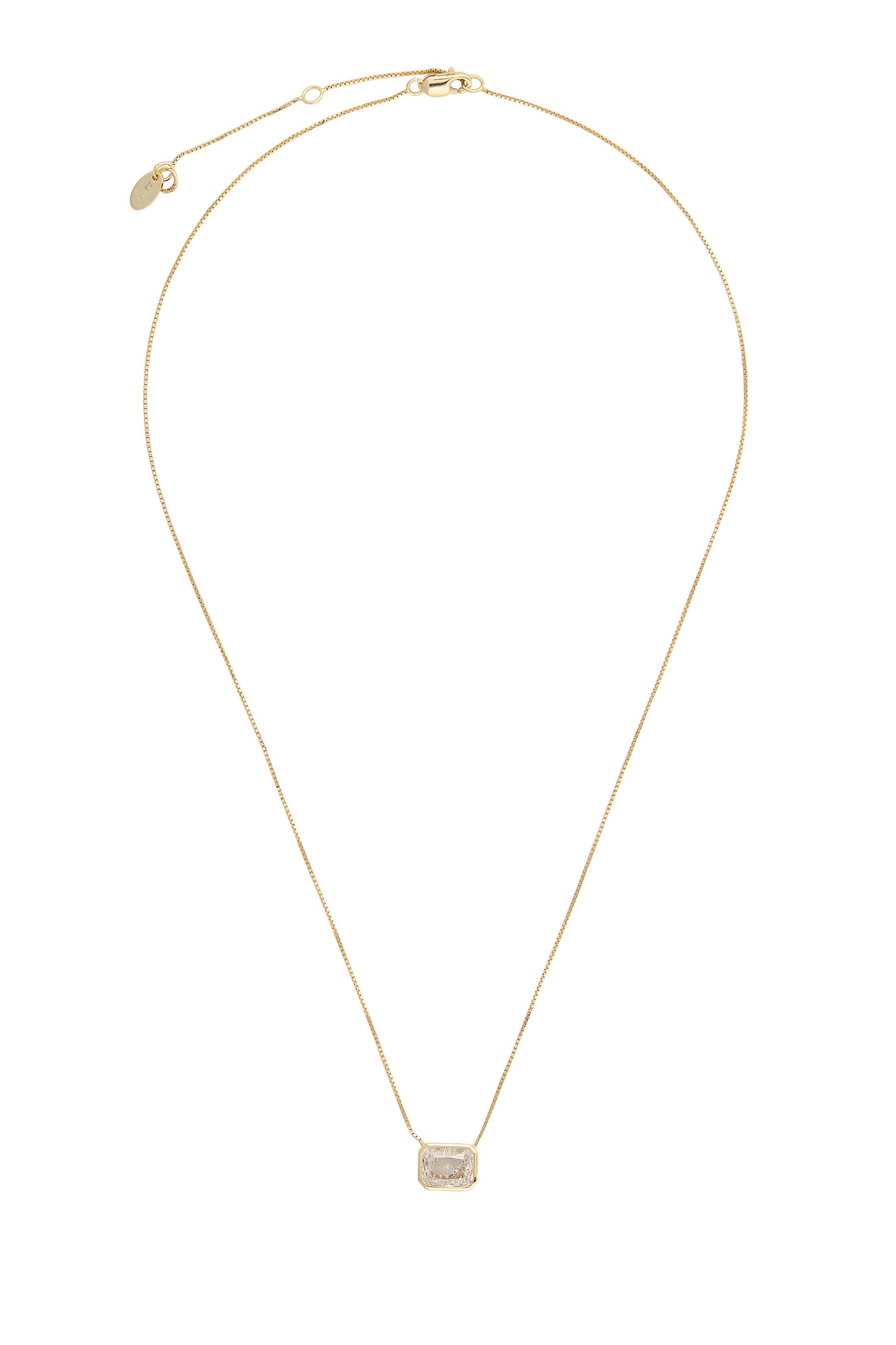 قلادة باغيت مرصعة بالزمرد