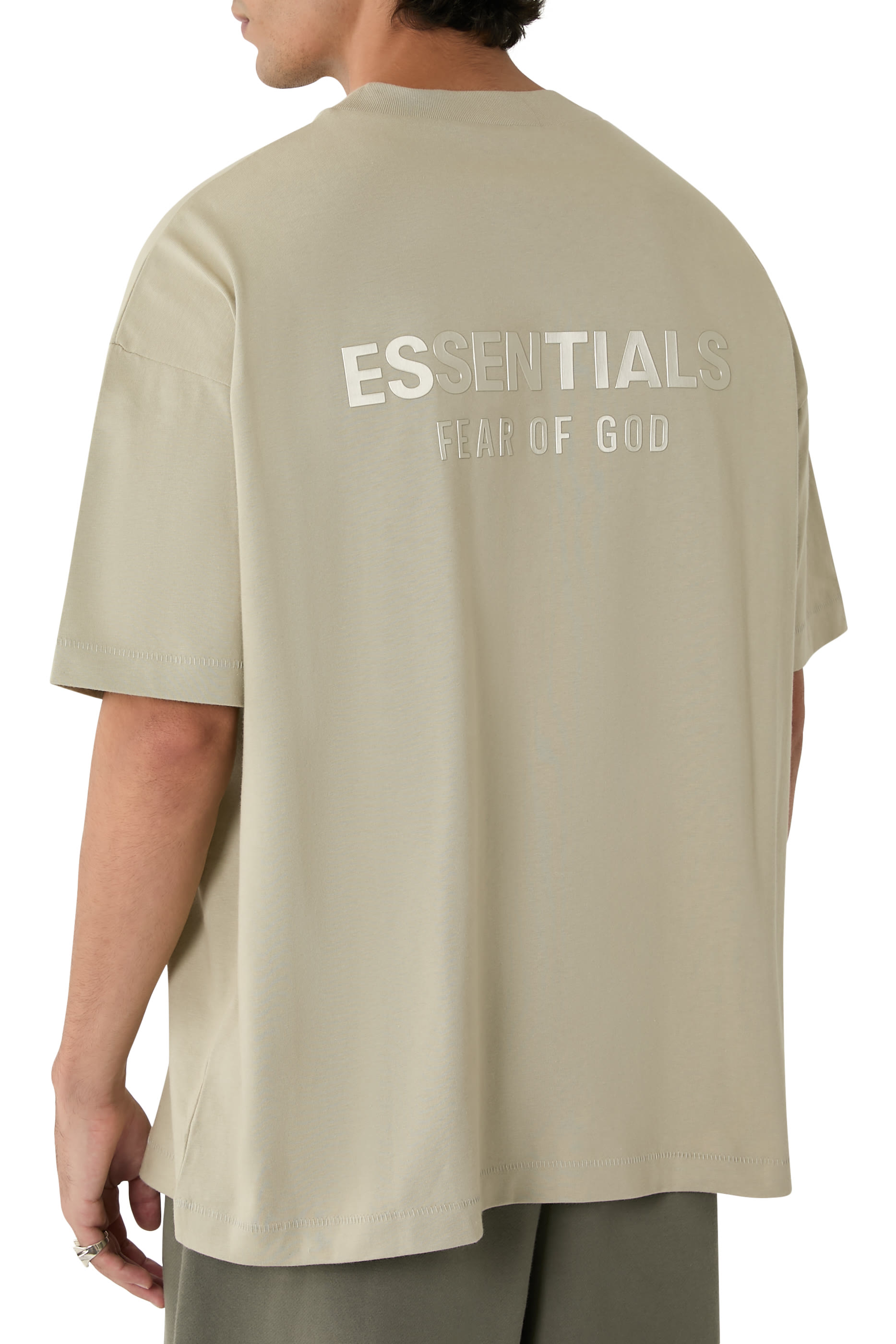 تيشيرت مزين بشعار الماركة