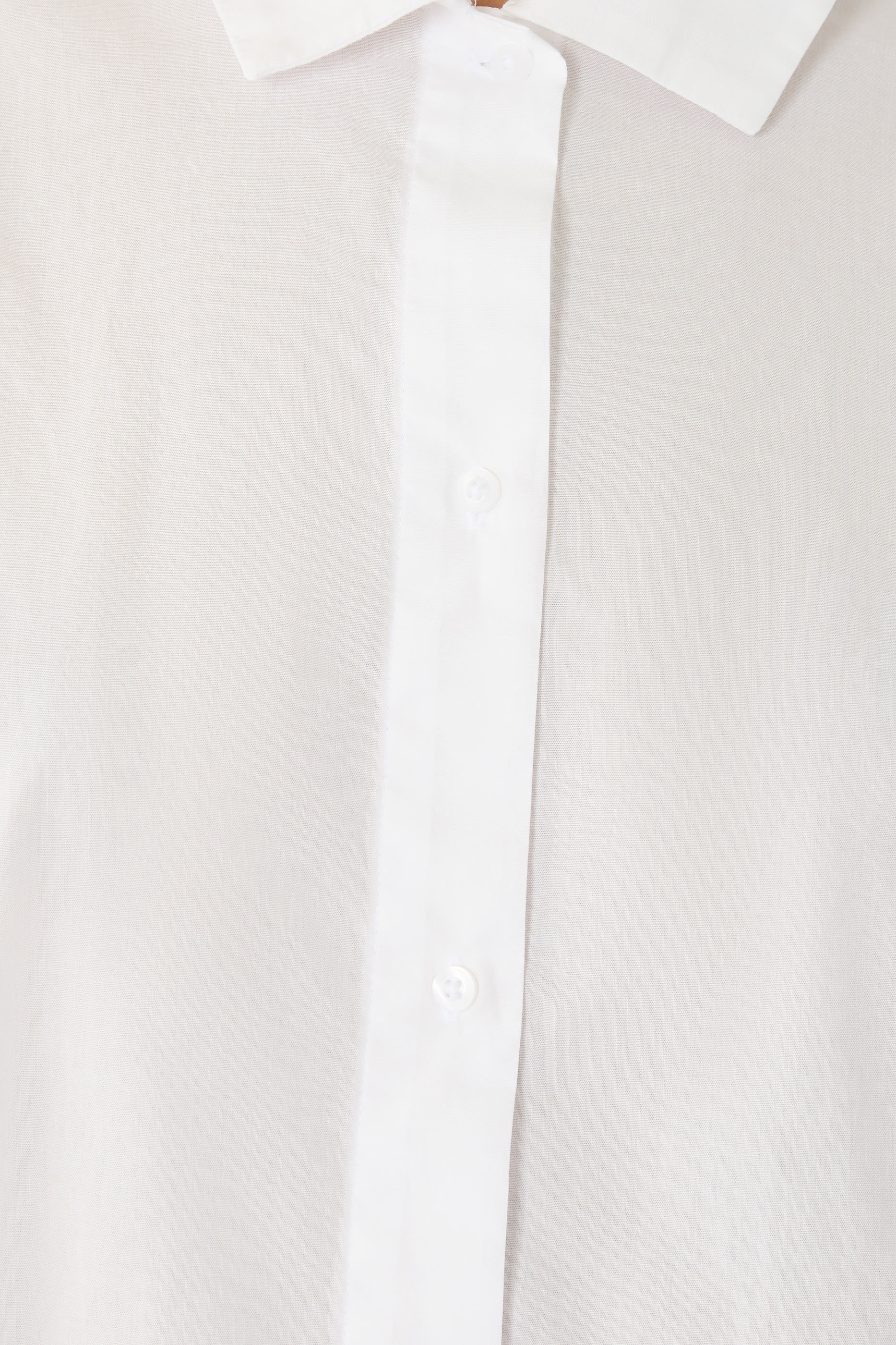 قميص بصف أزرار وأكمام قصيرة