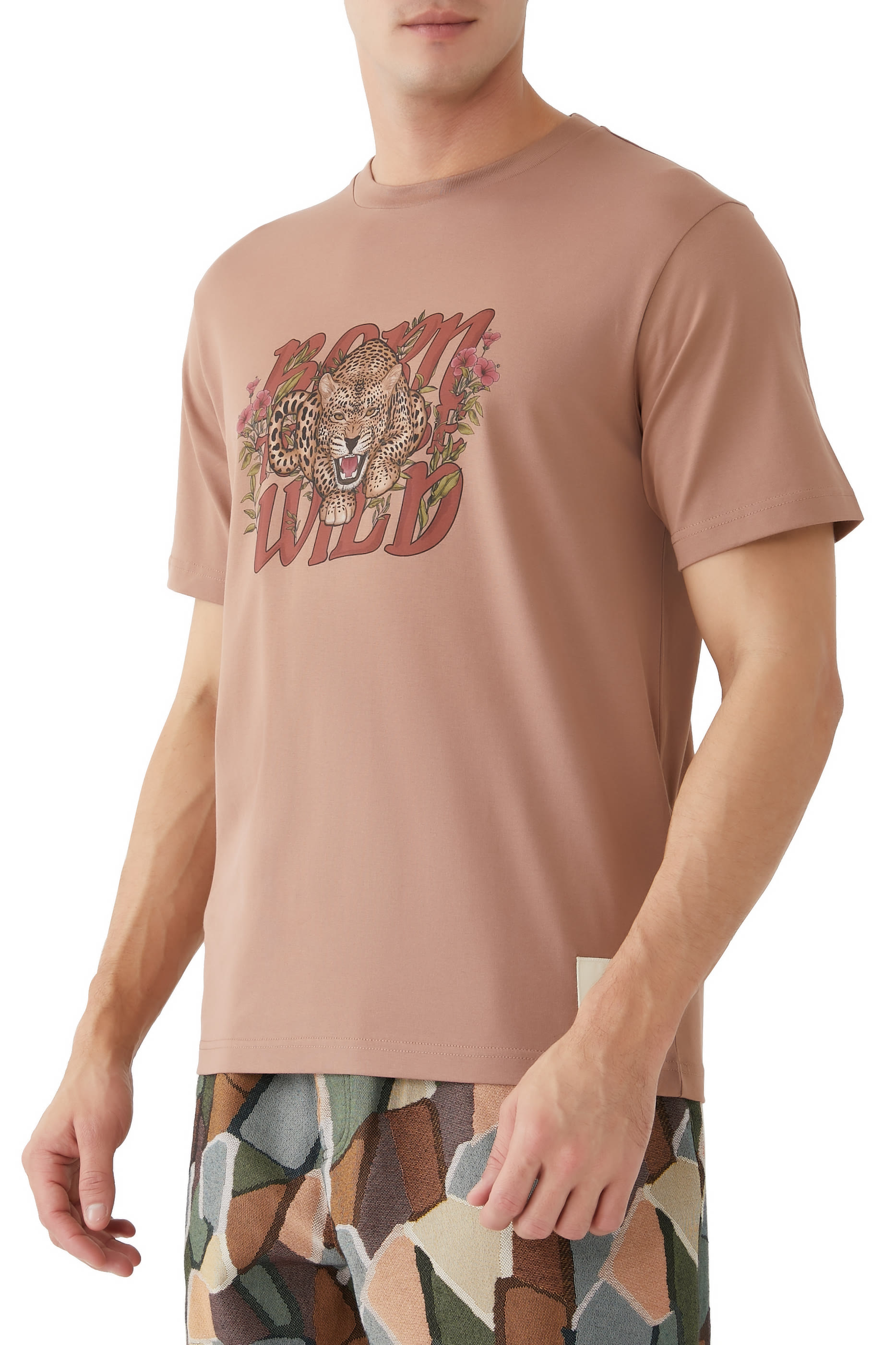 تيشيرت بطبعات غرافيك