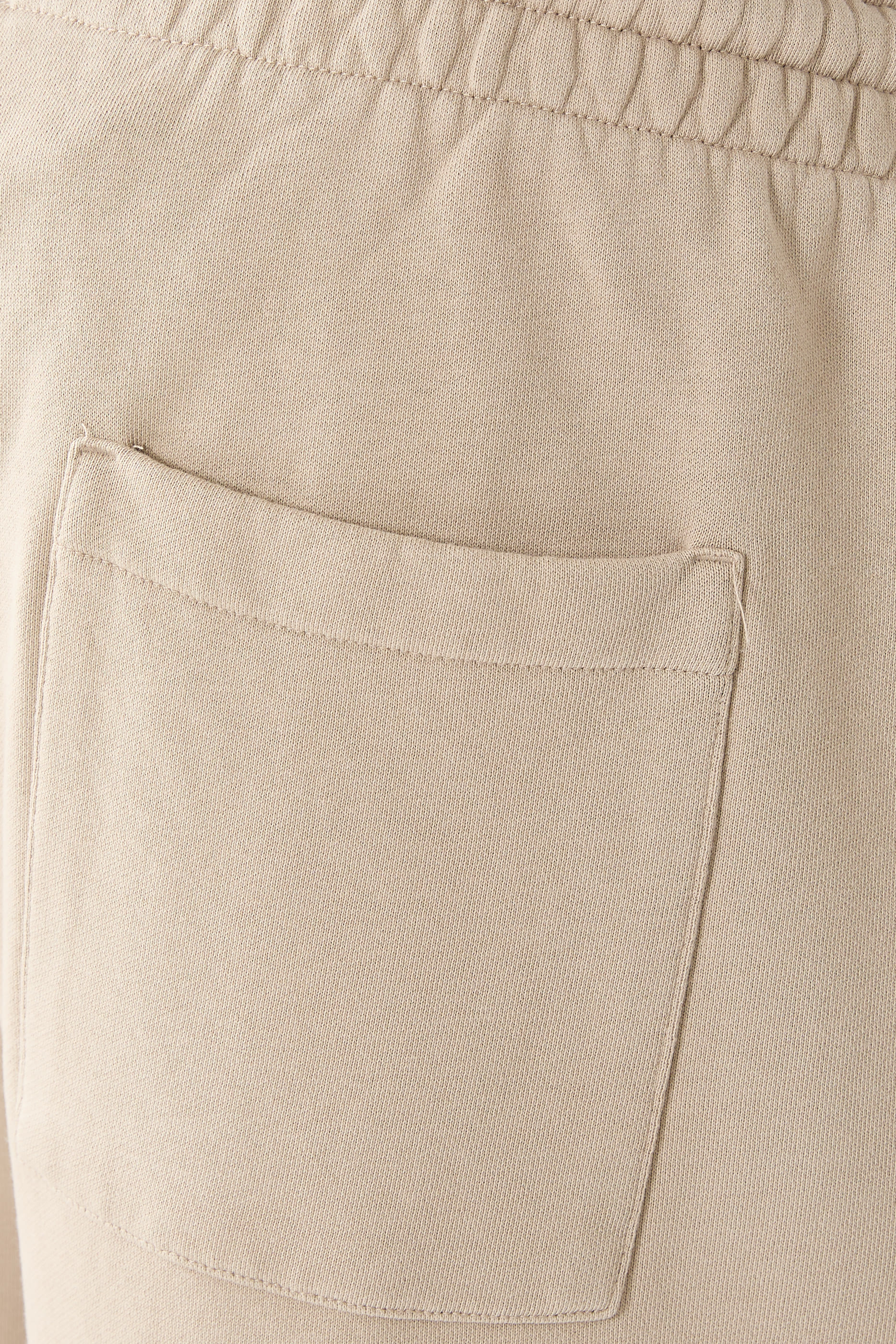 بنطال رياضي بشعار الماركة