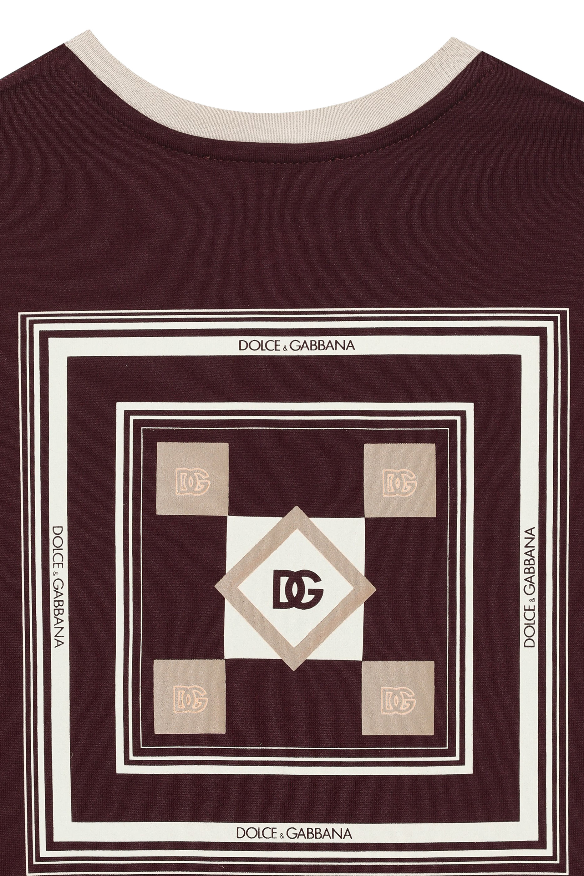 تيشيرت بشعار الماركة للأطفال