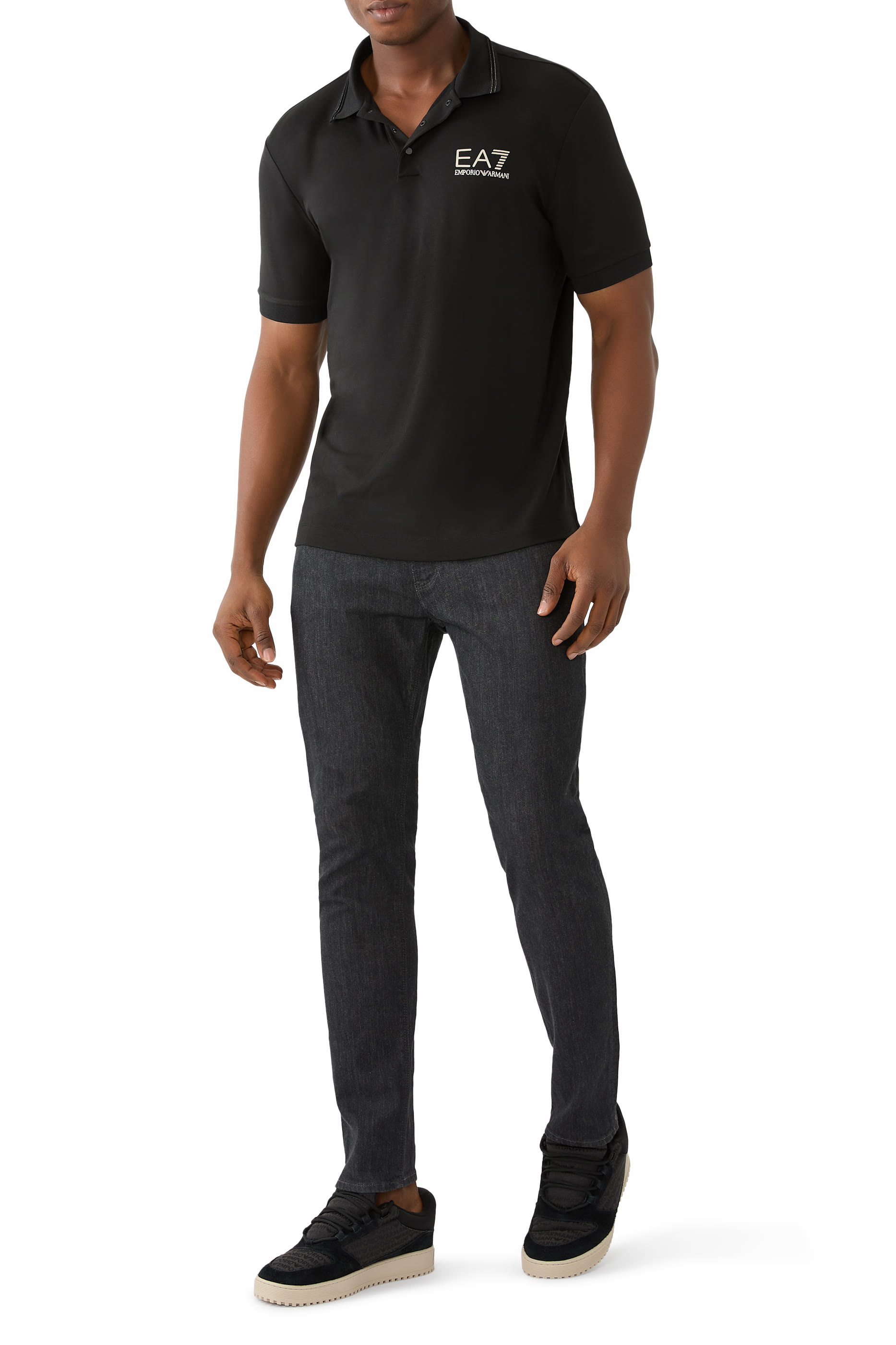 قميص بولو بأكمام قصيرة ورقعة بشعار الماركة