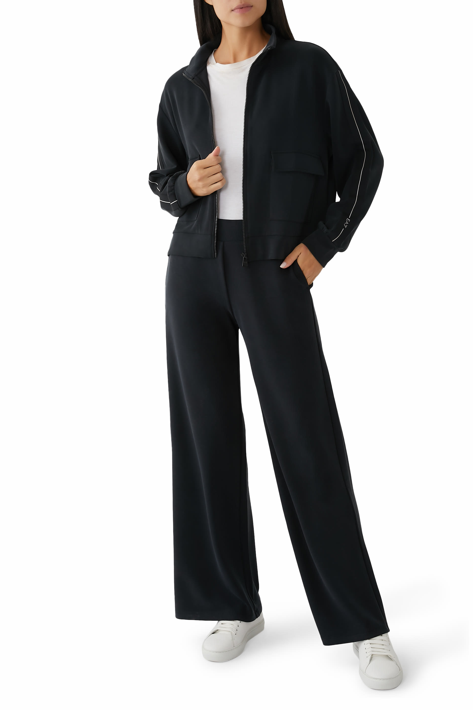 سويت شيرت بشعار الماركة