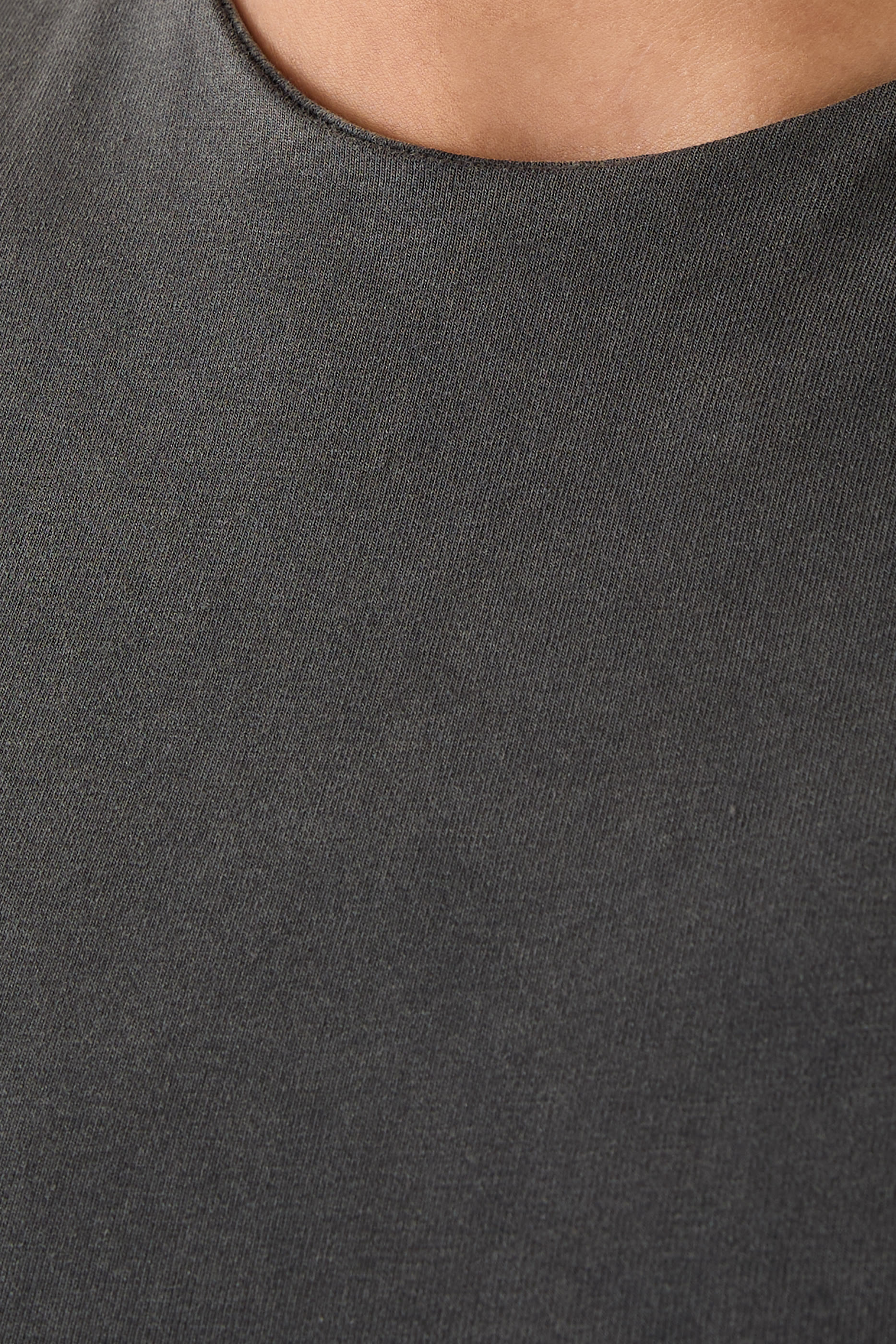 بودي سوت بلا أكمام