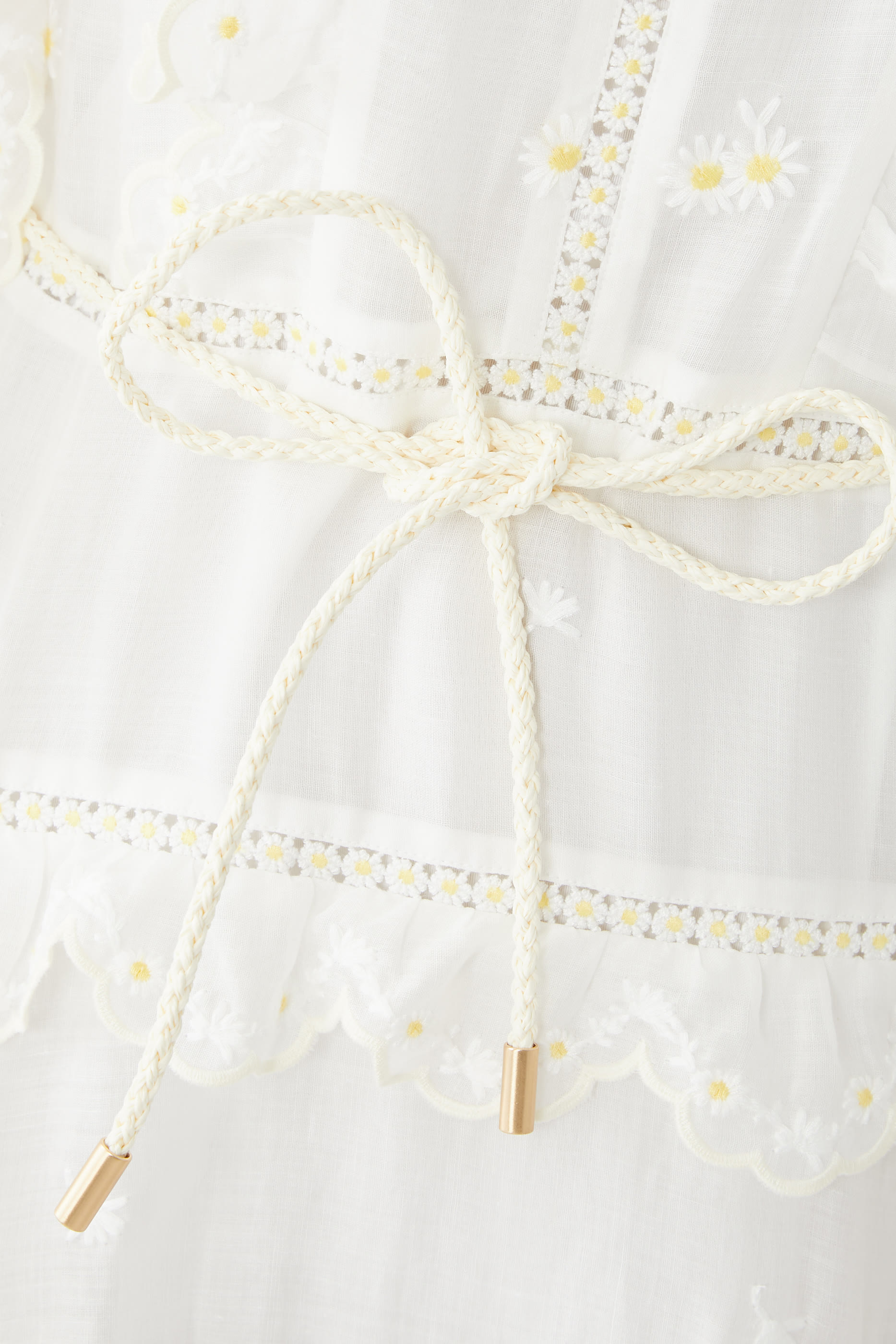 فستان أكاسيا متوسط الطول بتطريزات