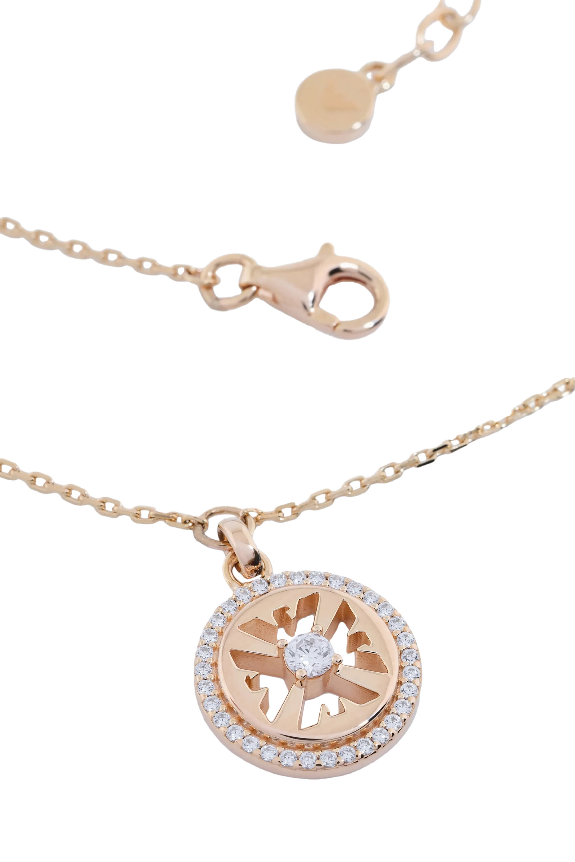 قلادة إيسنشالز بشعار الماركة