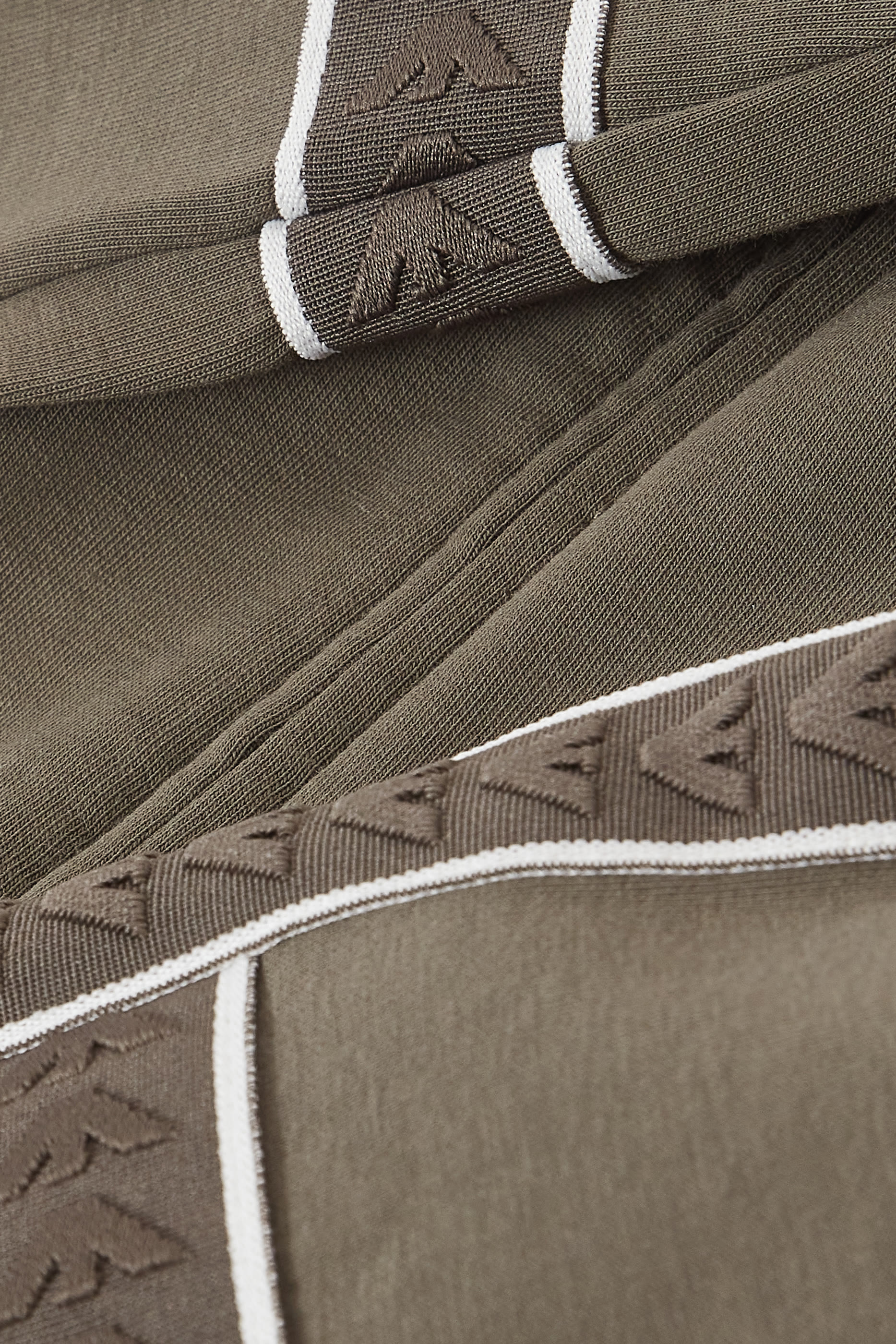 سويت شيرت بشعار الماركة للأطفال