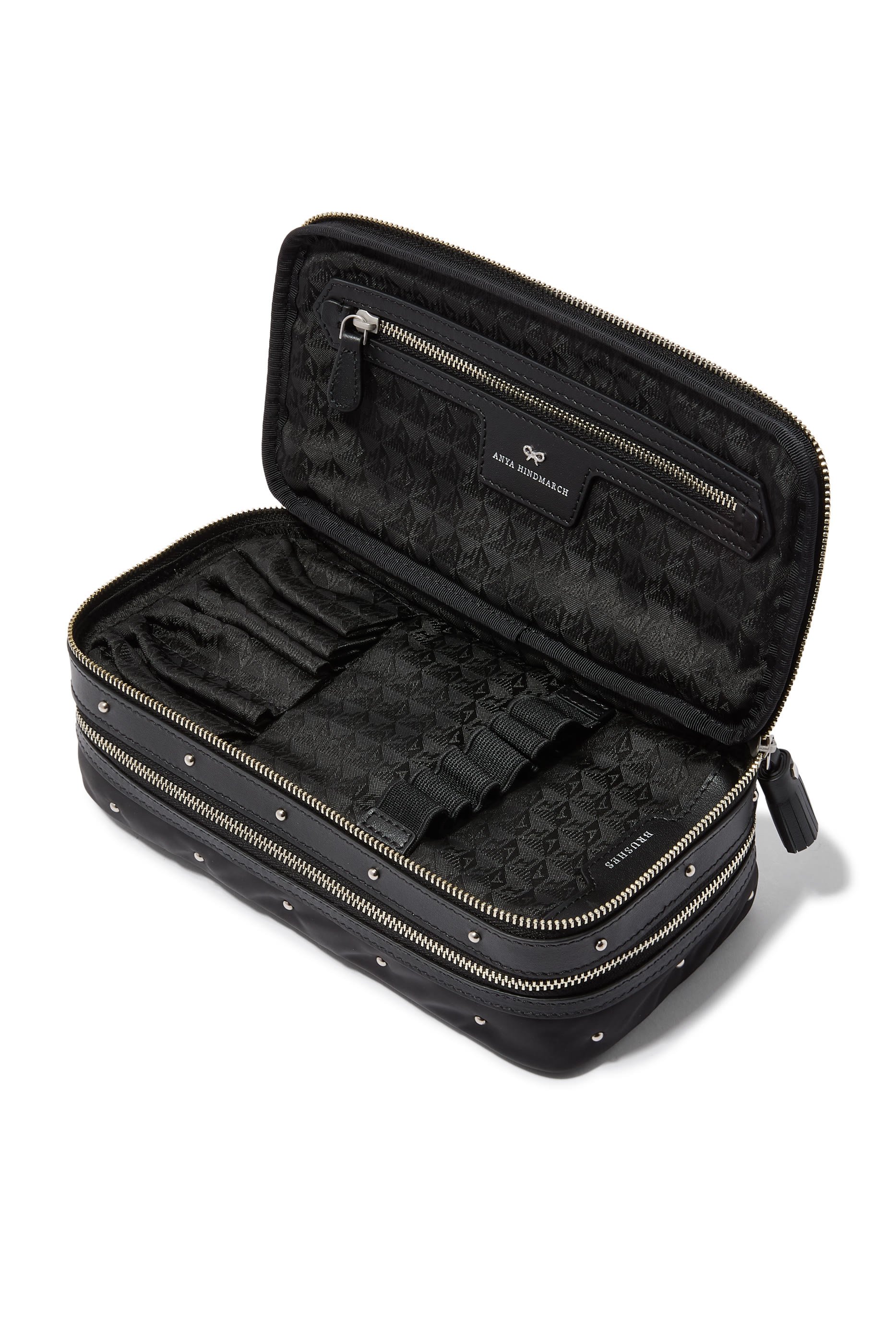 حقيبة مكياج كبيرة مرصعة بأحجار