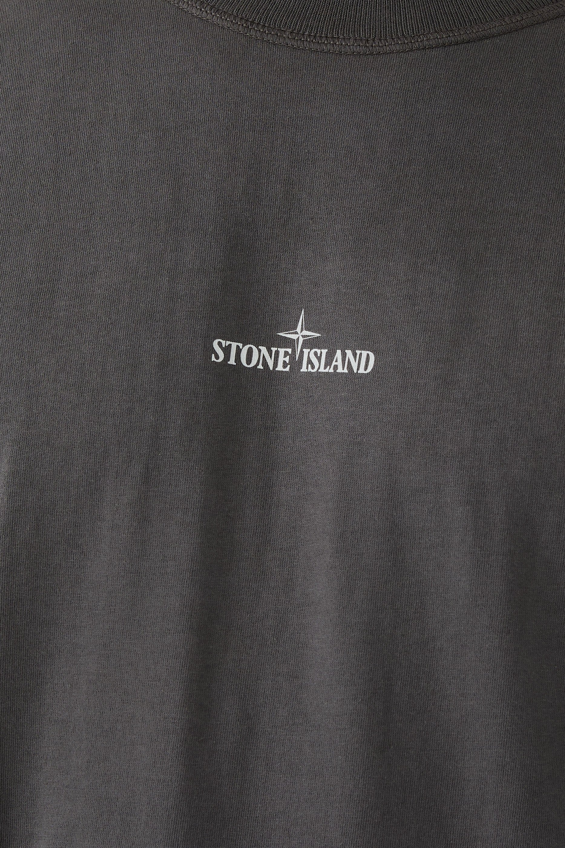 تيشيرت بشعار الماركة