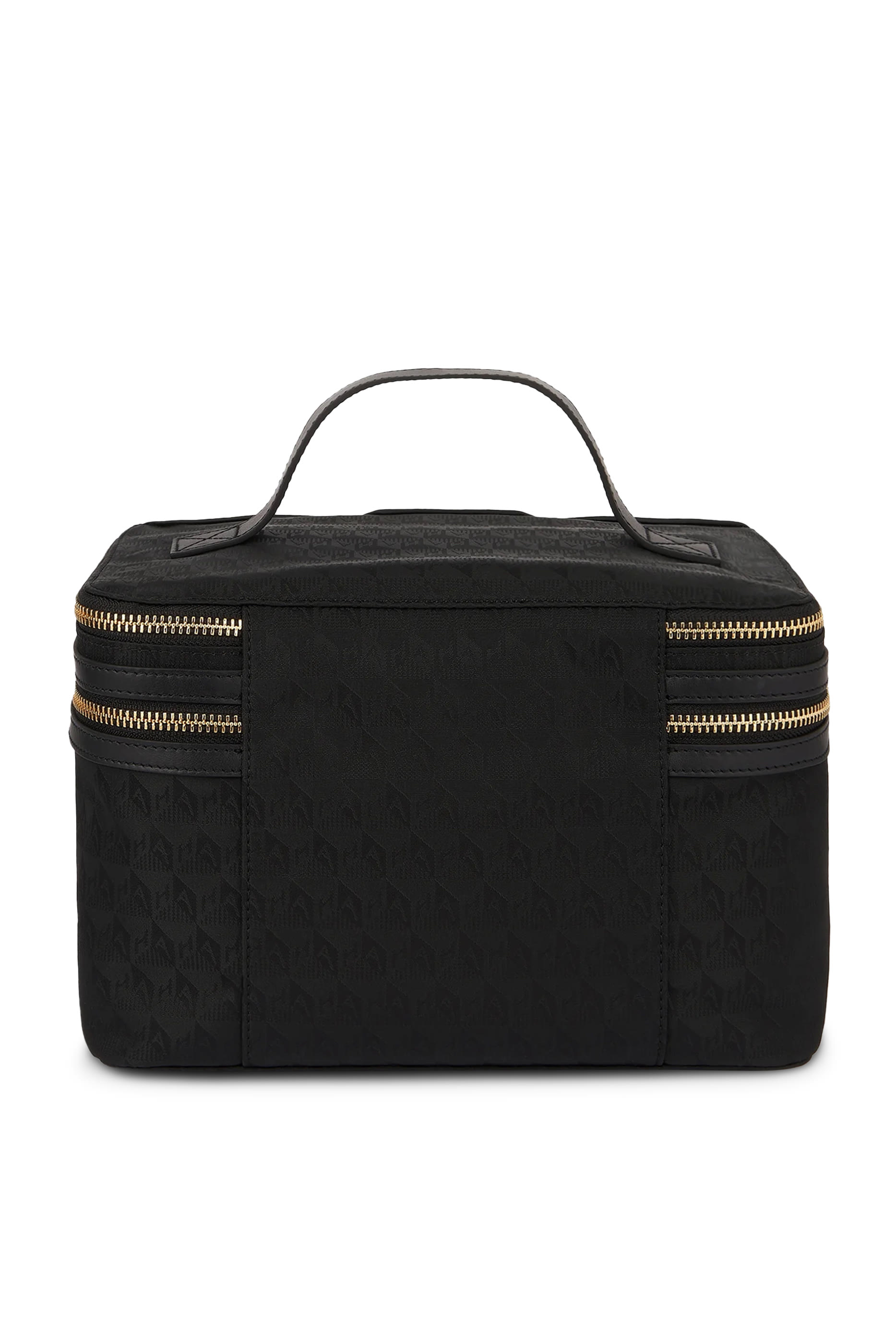 حقيبة بشعار الماركة لمجموعة مستحضرات التجميل