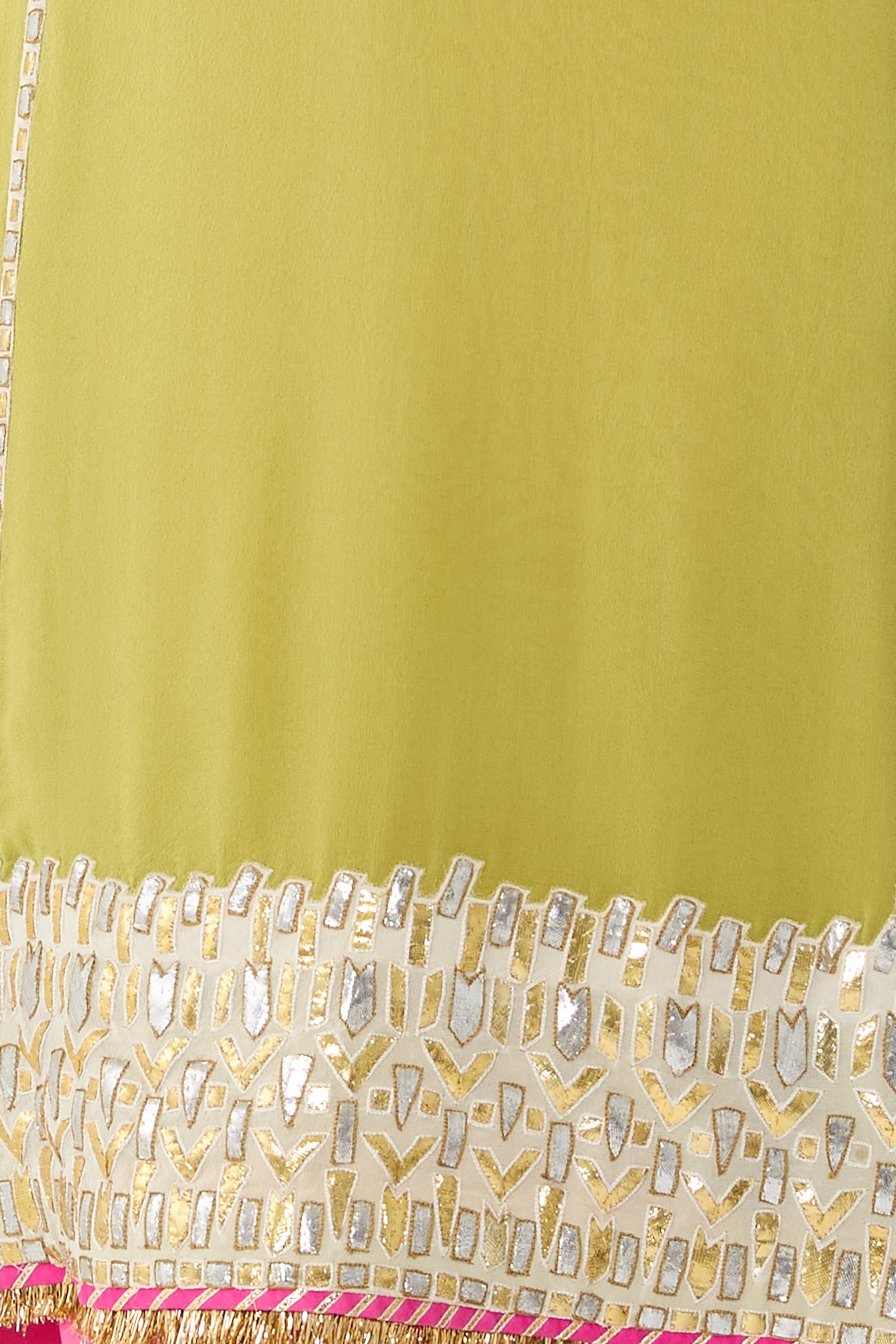 بدلة جوتا مع سلوار باكستاني ودوباتا