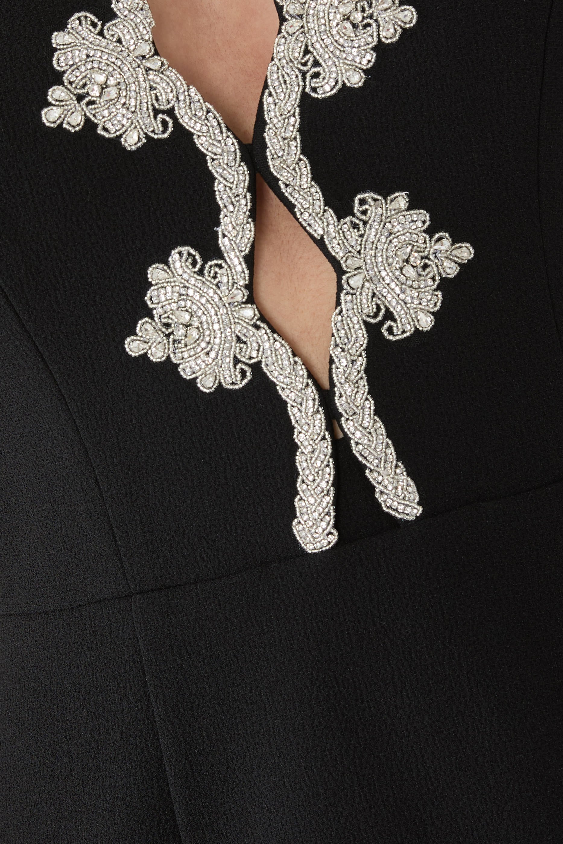 فستان هارلين قصير بأكمام منفوخة 