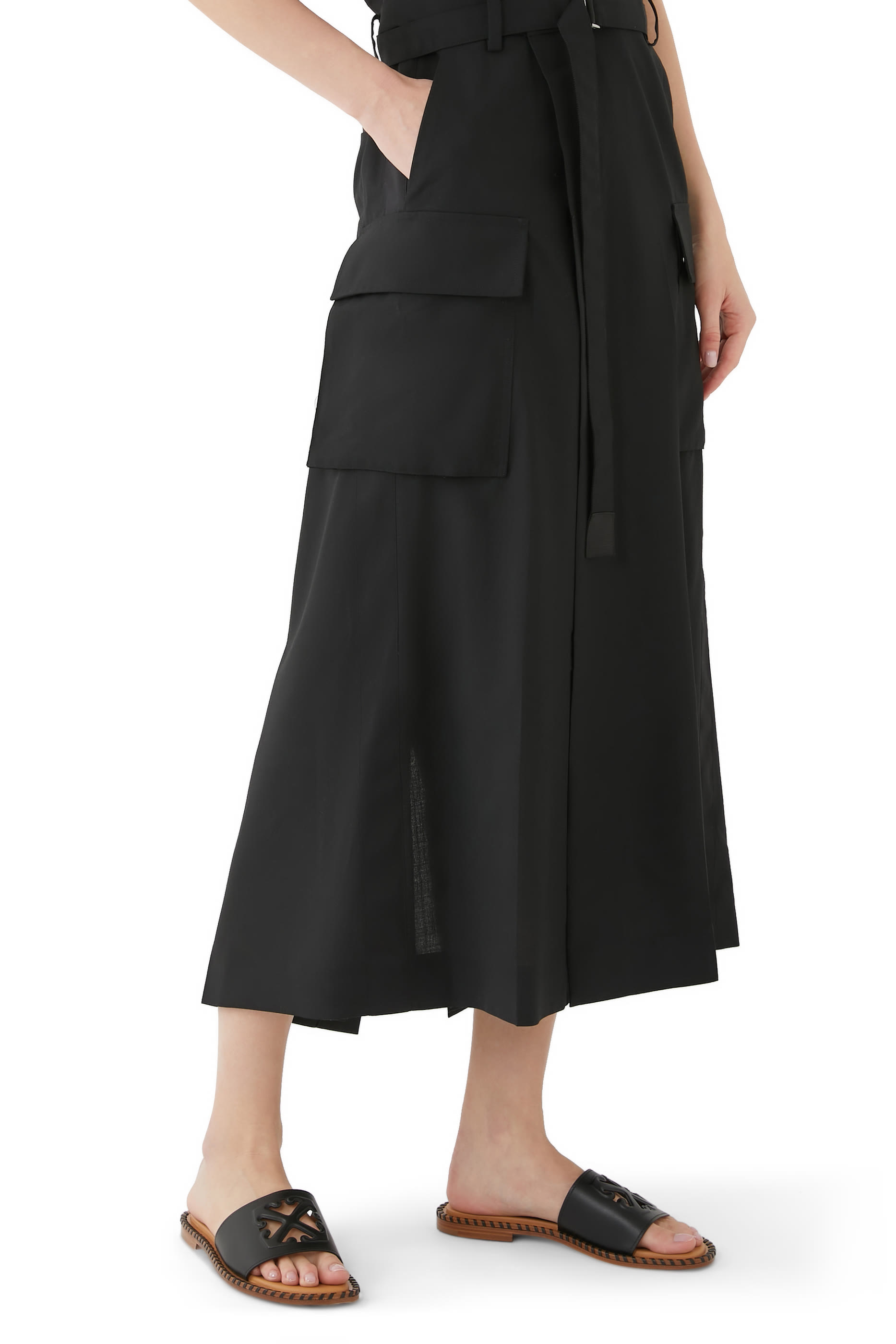 حذاء خفيف جلد بتفاصيل ملفوفة وشعار الأسهم