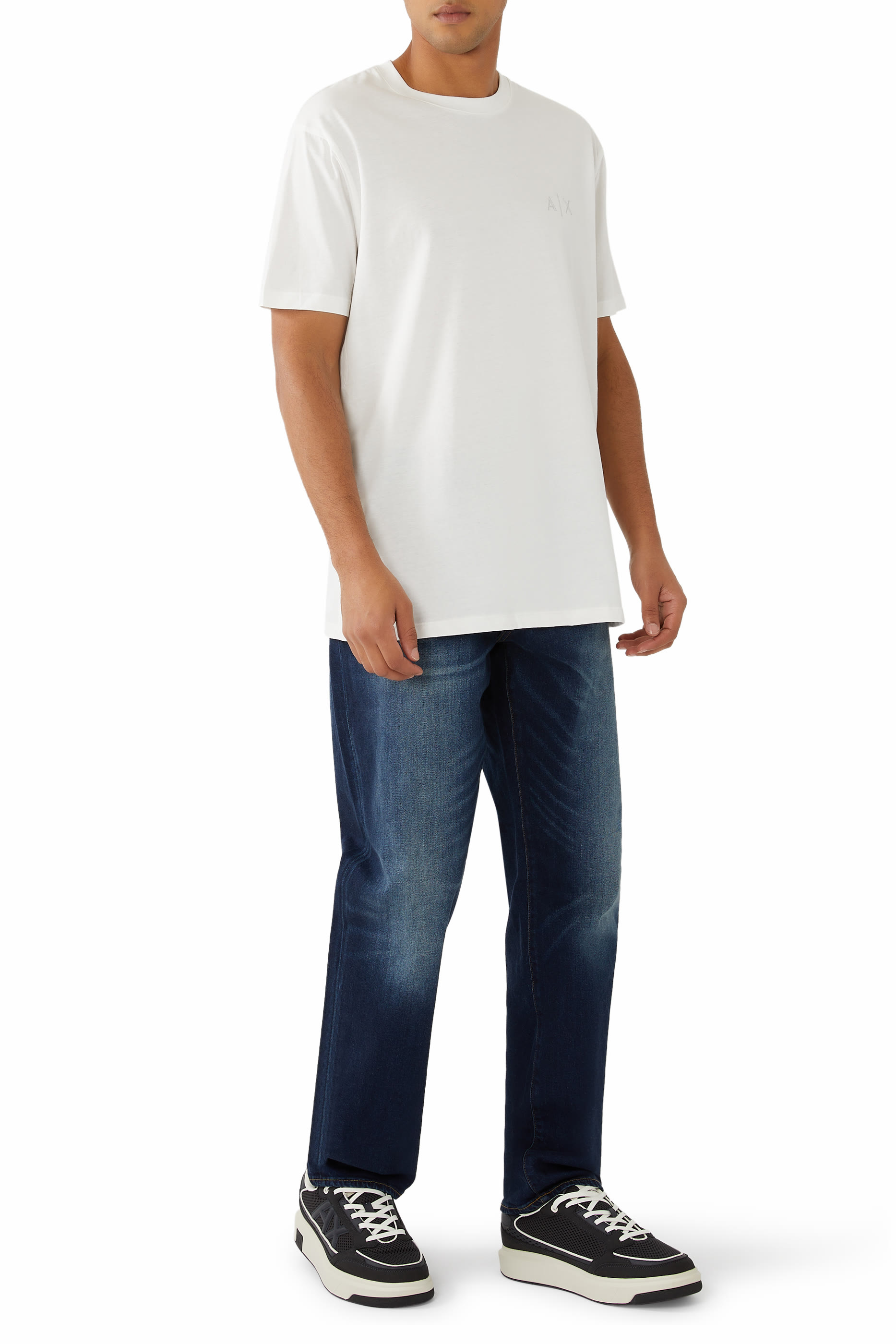 تيشيرت بقصة عادية وشعار الماركة