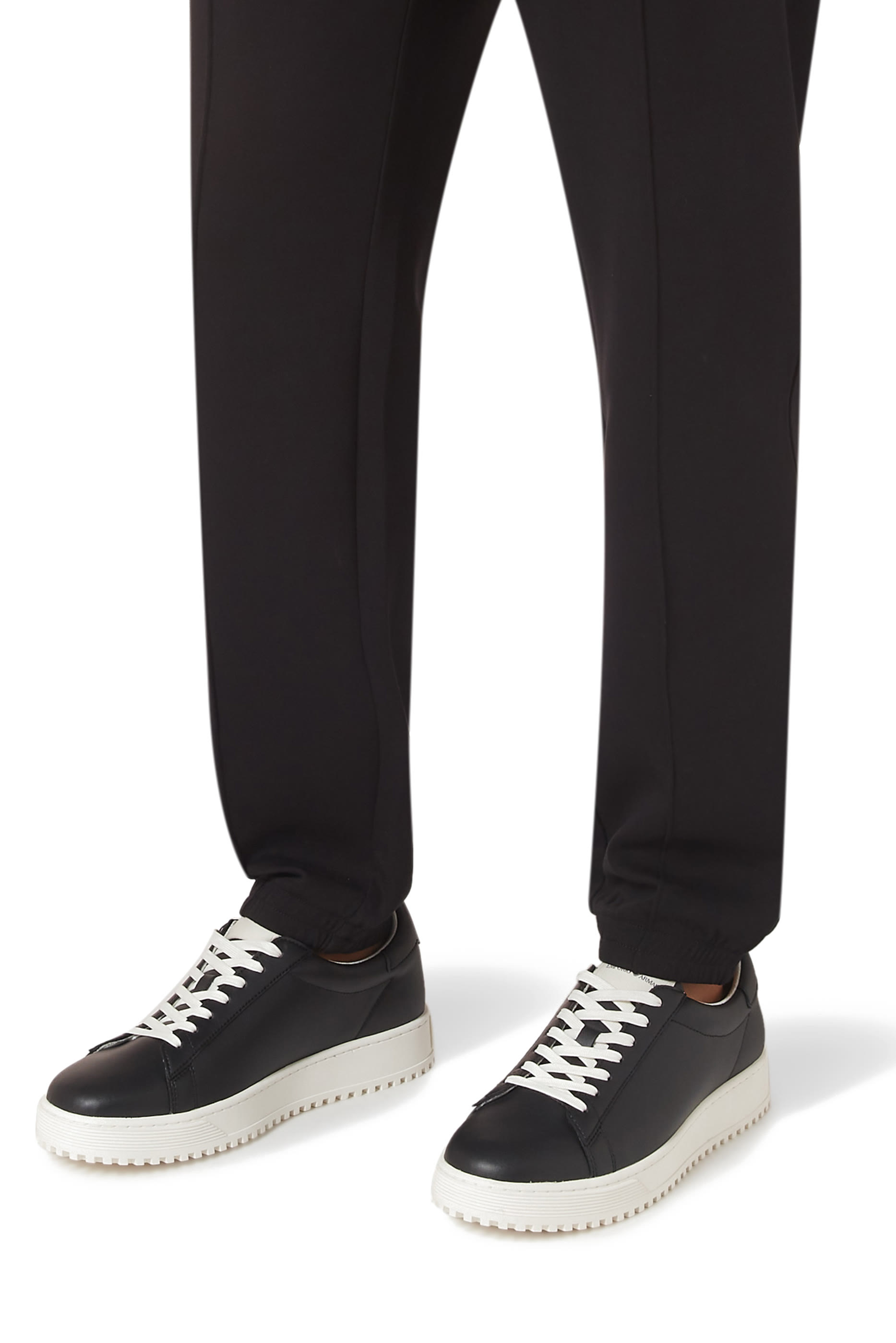 سنيكرز بشعار الماركة جلد