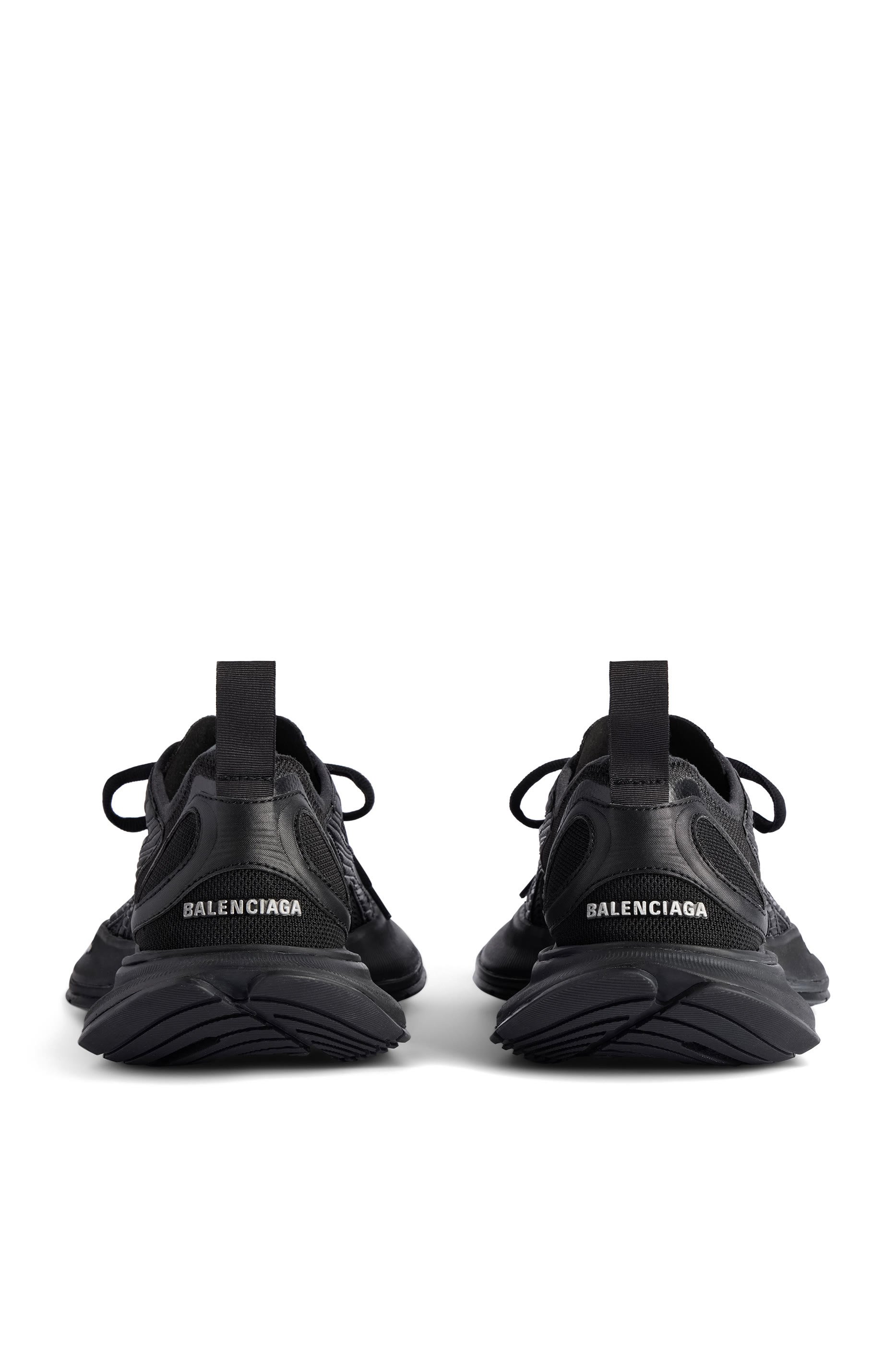 سنيكرز سيركت