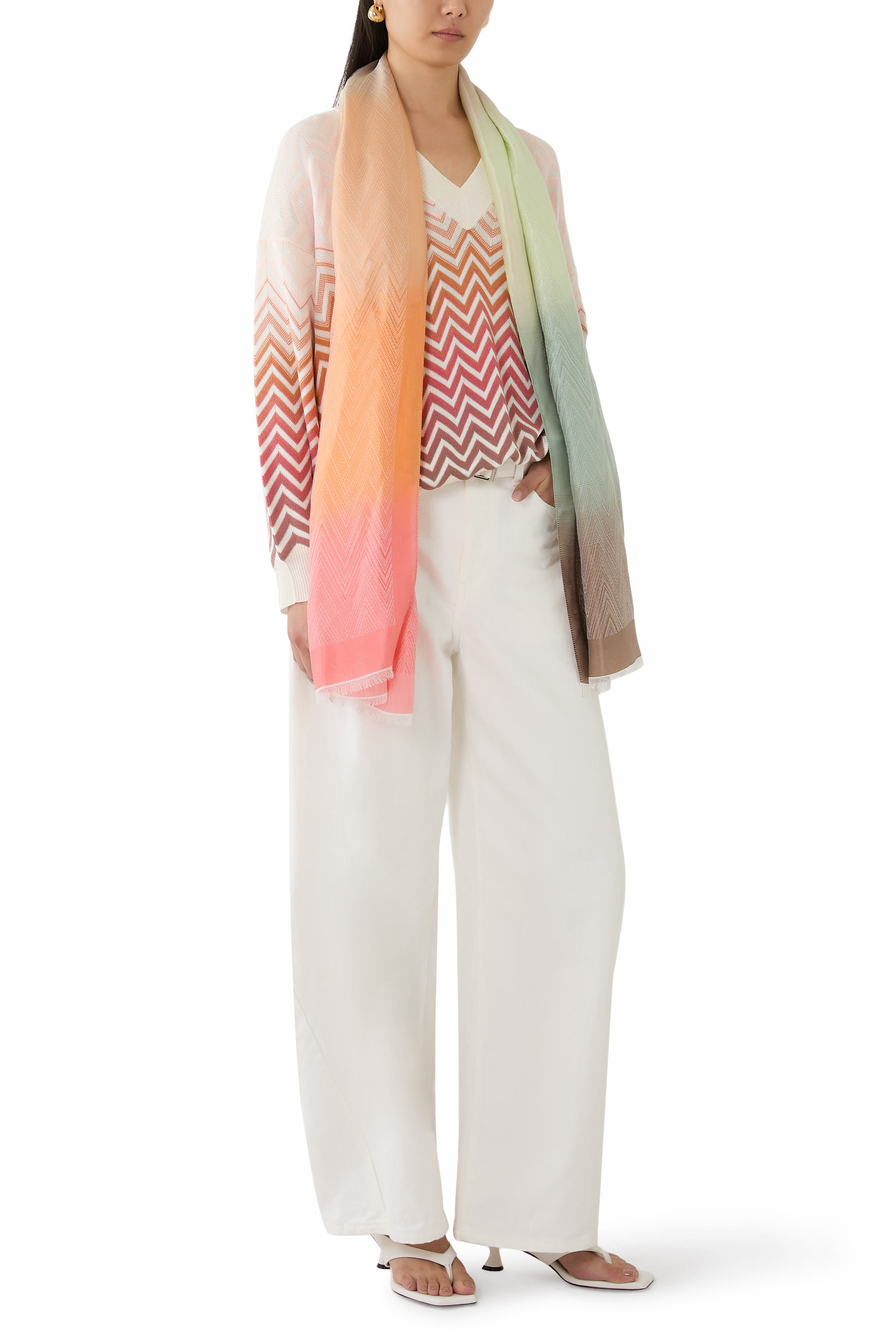 وشاح بلون متدرج