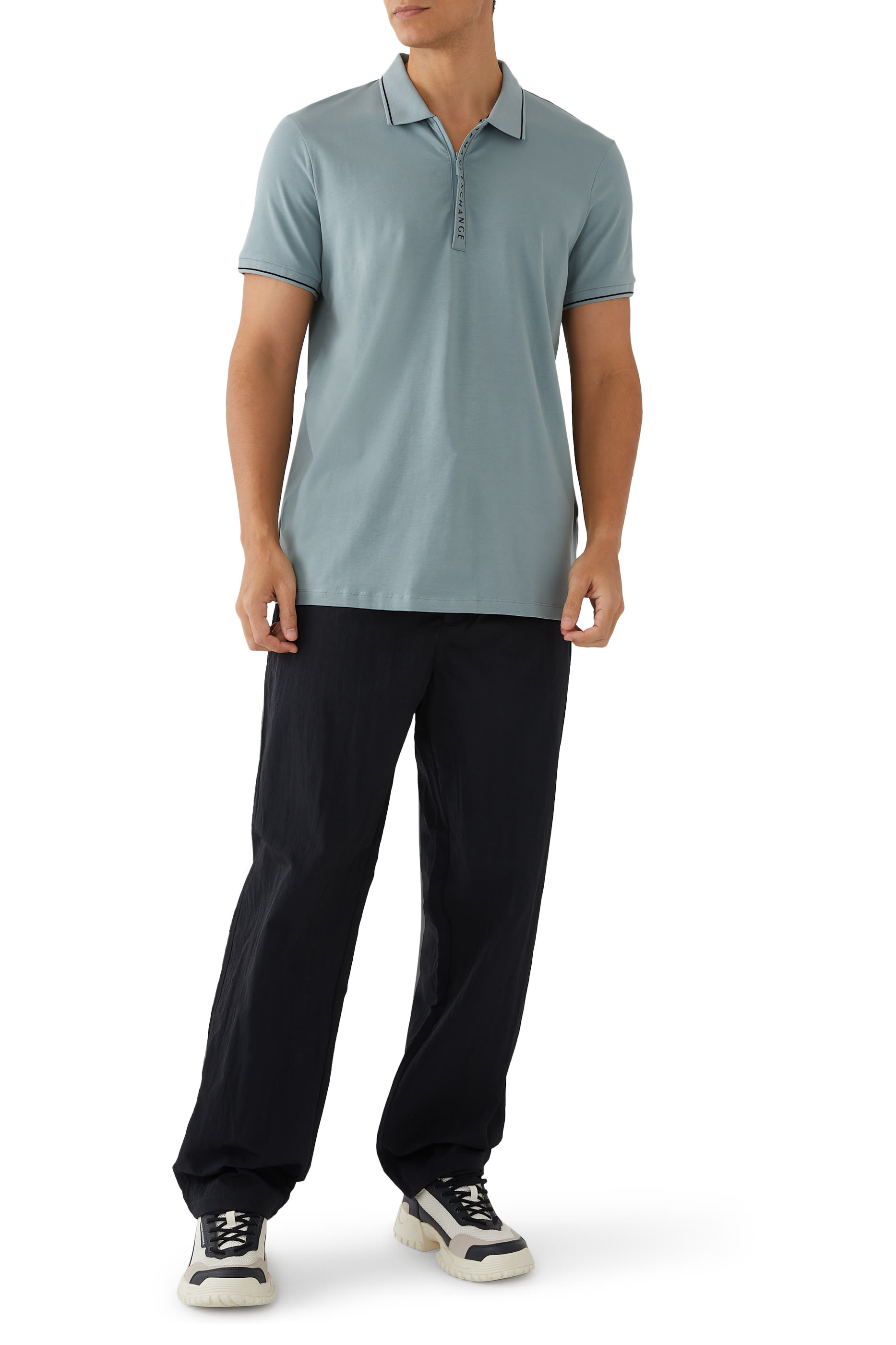 قميص بولو بشعار الماركة بلون مغاير