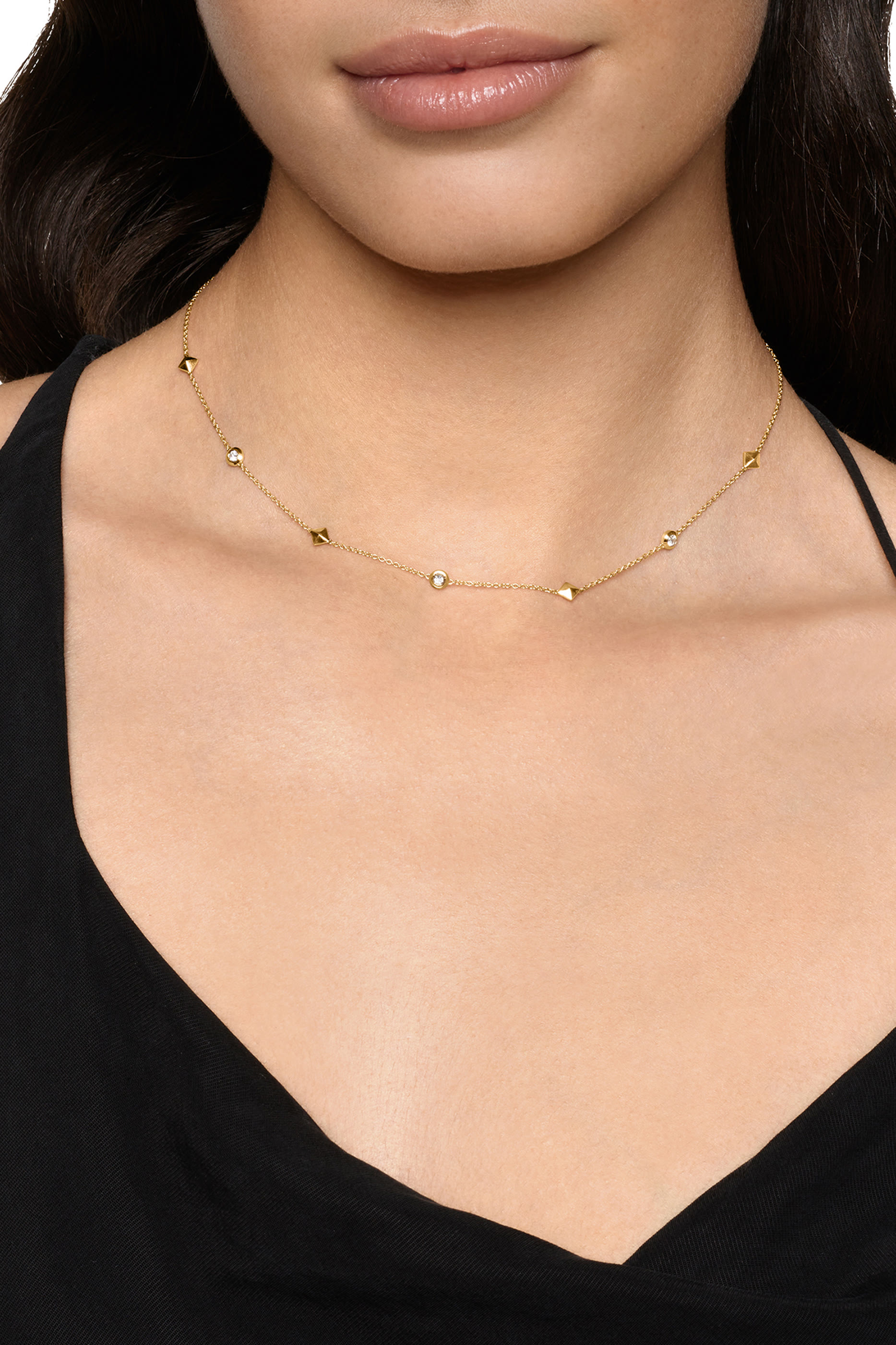 قلادة بيتيت مودرن رونيسانس ستيشن بحلي هرمية، ذهب أصفر عيار 18